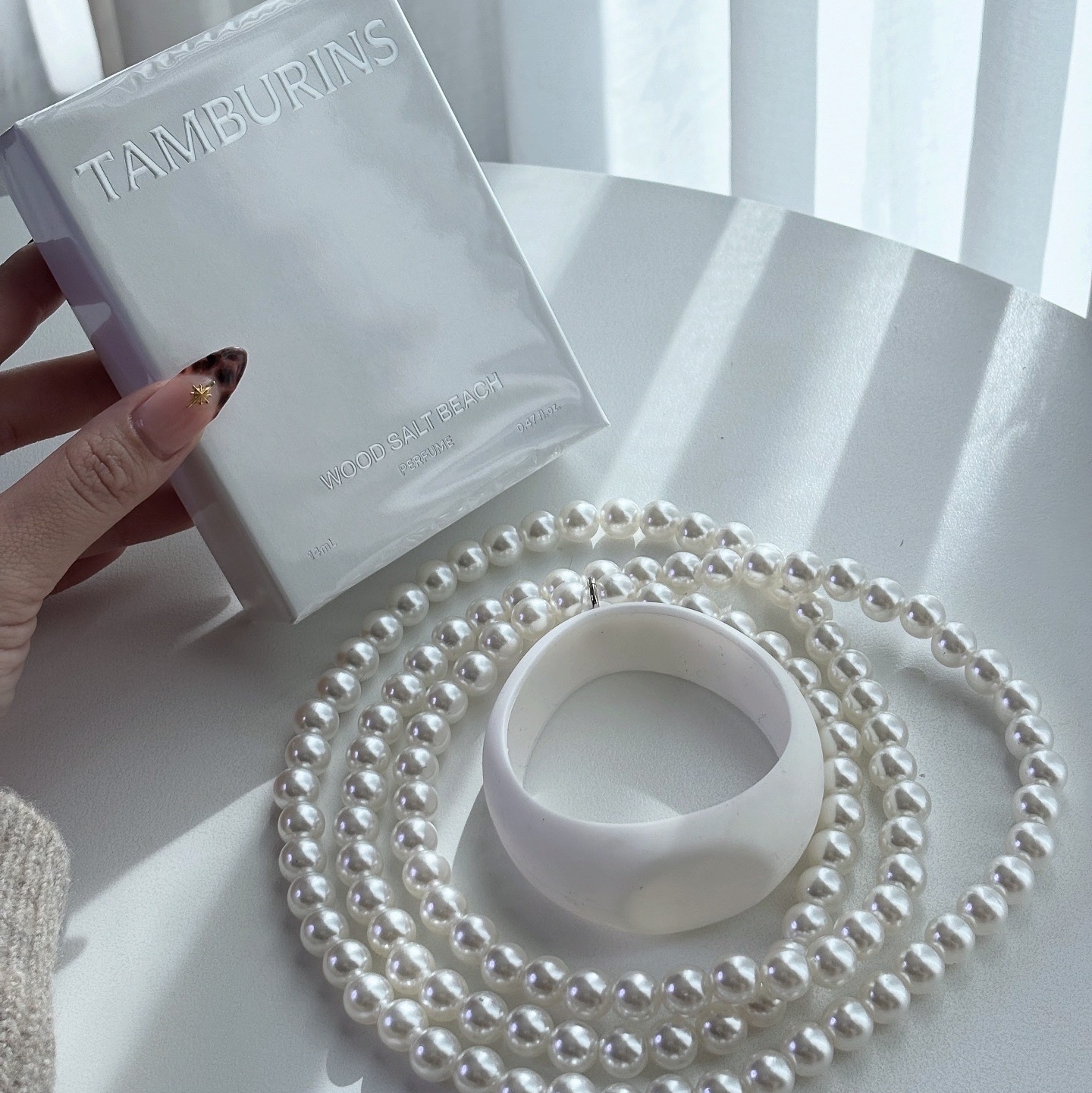 Tamburins Pearl Case for Egg Perfume White 착용 스타일 - 2