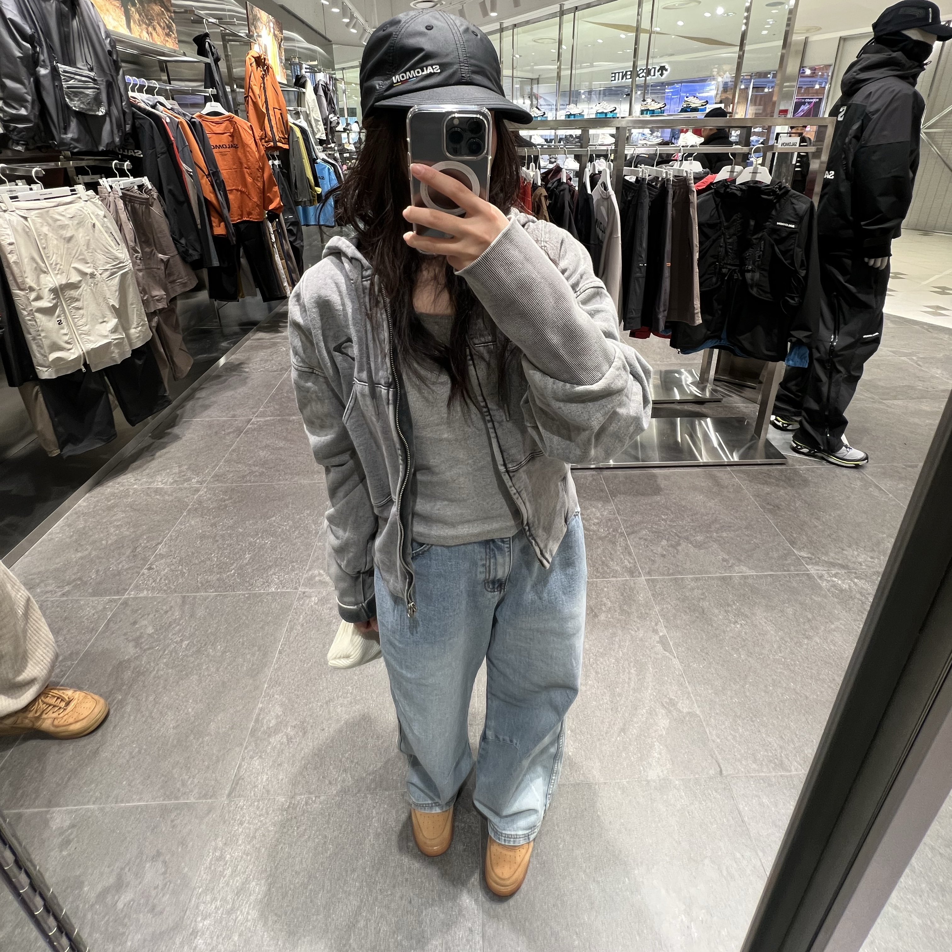 (W) Mischief Balloon Hoodie Washed Charcoal, (W) Nike Air Force 1 '07 WB Flax Wheat 착용 스타일 - 1