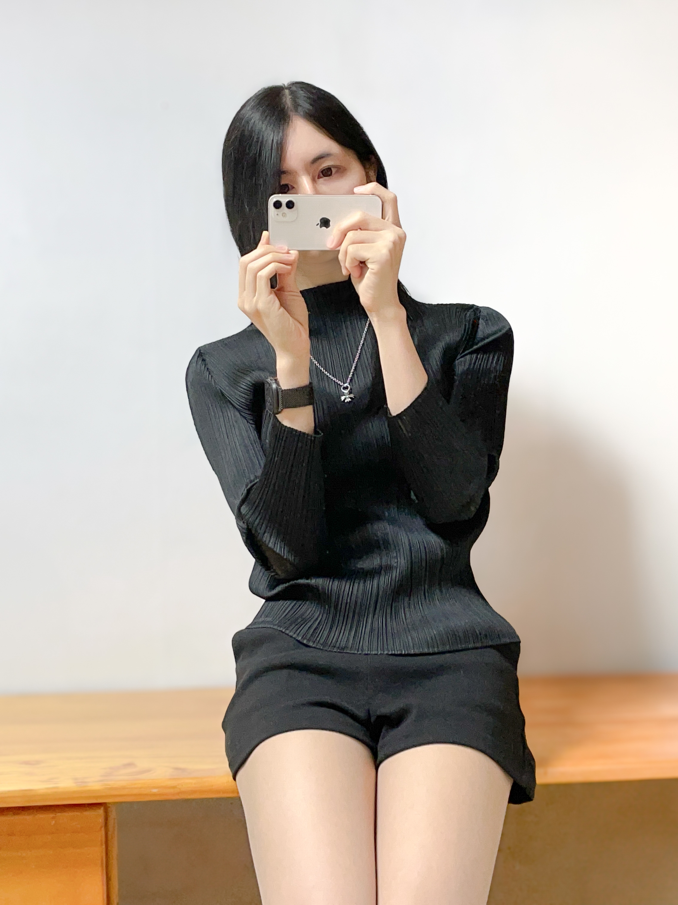 Hansroom Chrome Hearts CH Plus Charm 1P Dia, (W) Pleats Please Issey Miyake Basics Top Black 착용 스타일