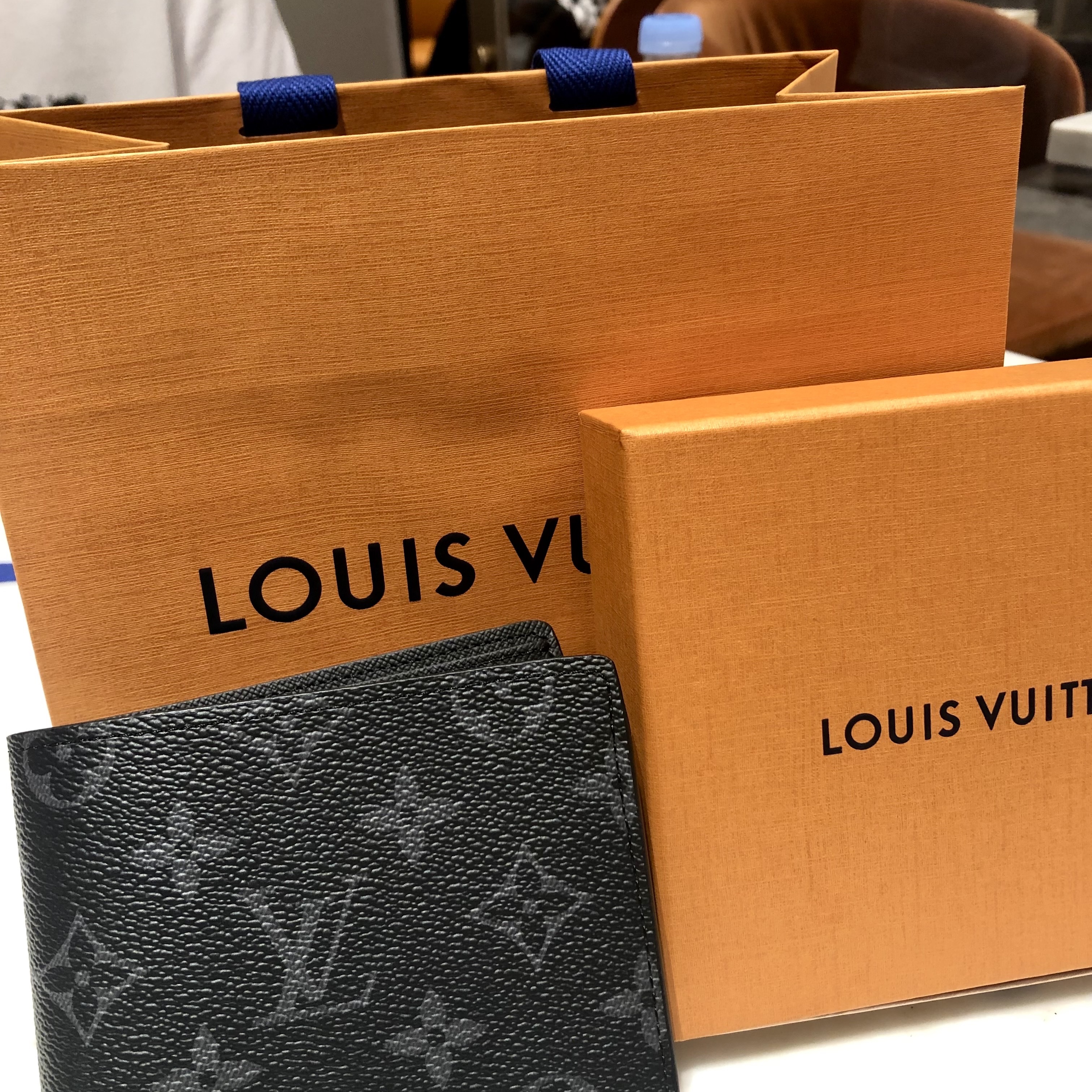 Louis Vuitton Multiple Wallet Monogram Eclipse 착용 스타일 - 1