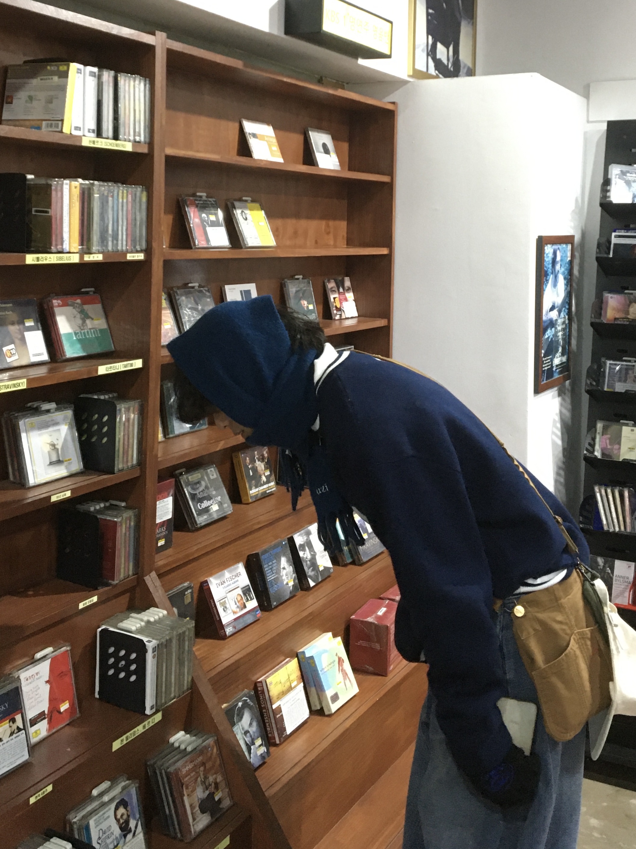 (W) 어그 타스만 슬리퍼 체스트넛 착용 스타일 - 2