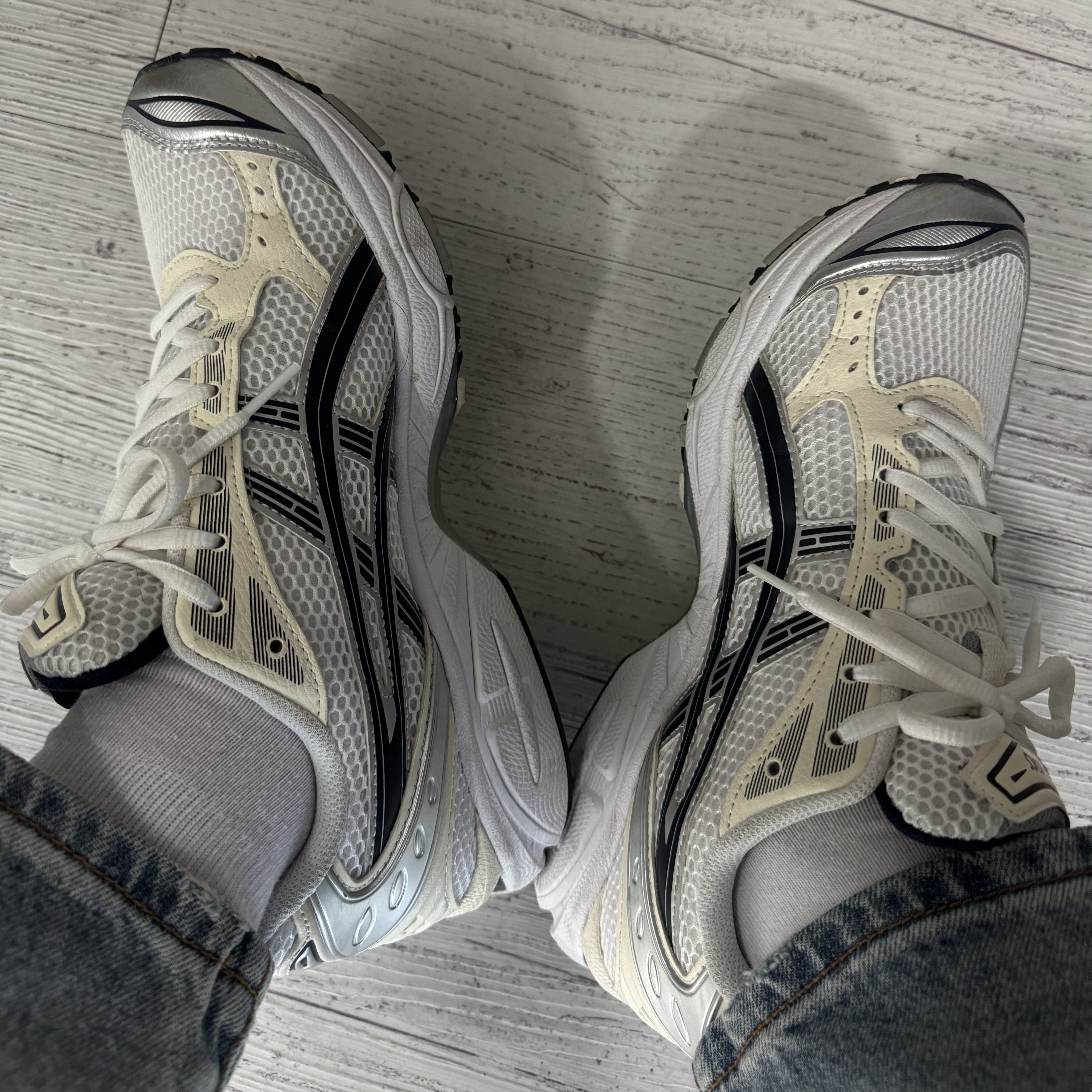 (W) Asics Gel-Kayano 14 White Midnight 착용 스타일