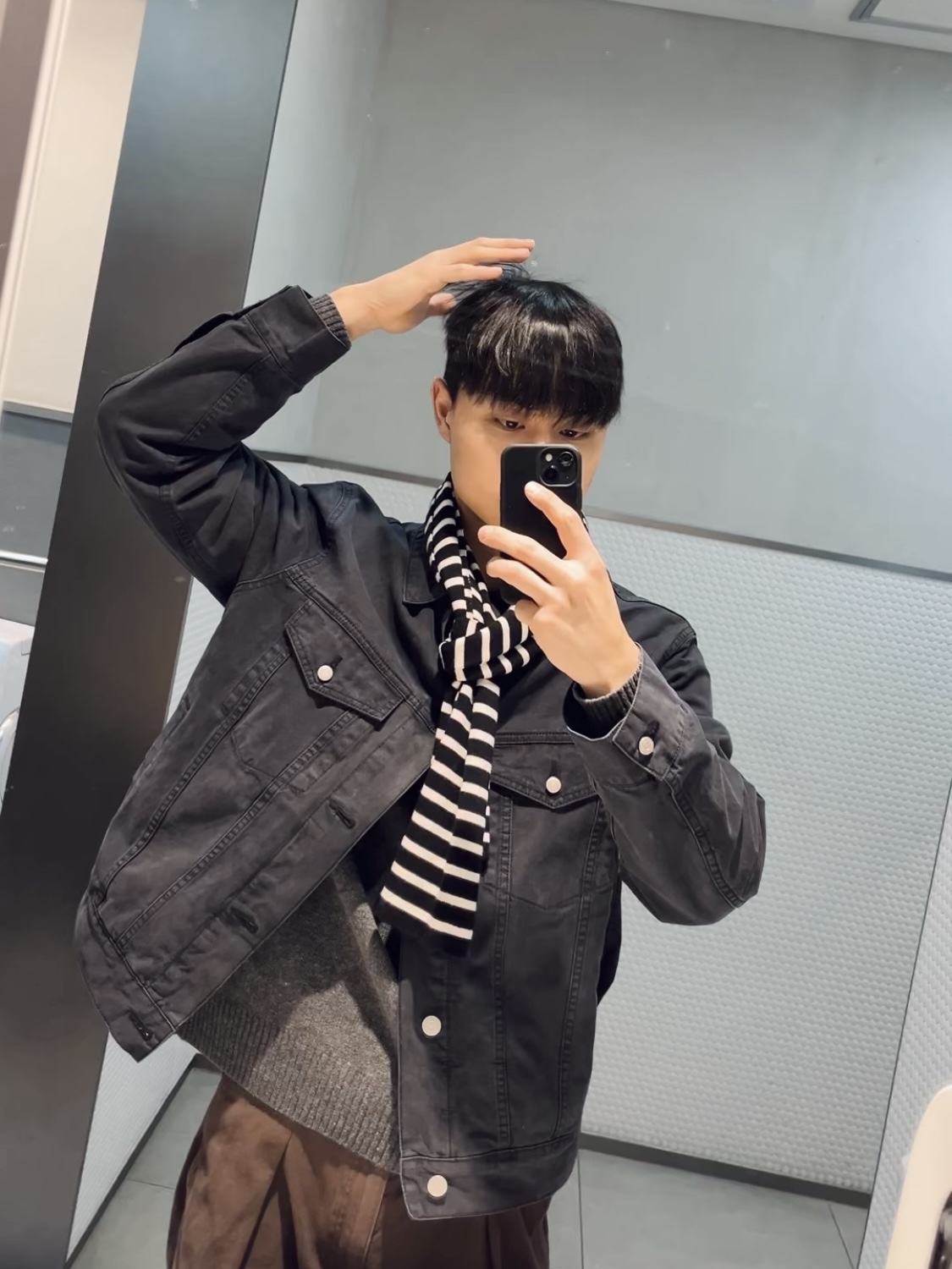 Saint James Scarf Raye Marine Ecru, Pottery Trucker Jacket Type 01 Black 착용 스타일