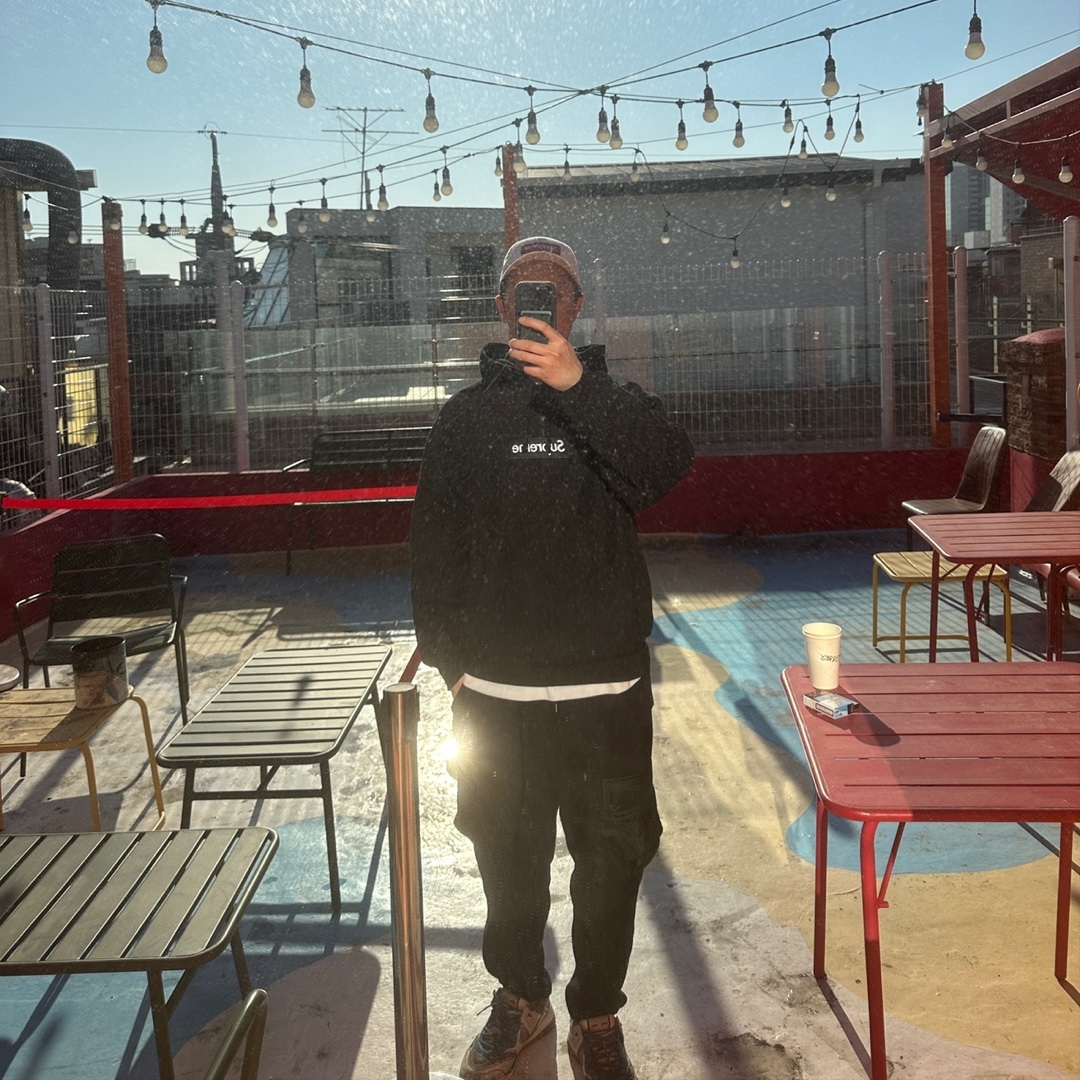 Supreme Box Logo Hooded Sweatshirt Black - 24FW, Supreme Washed Chino Twill Camp Cap Natural - 24SS 착용 스타일