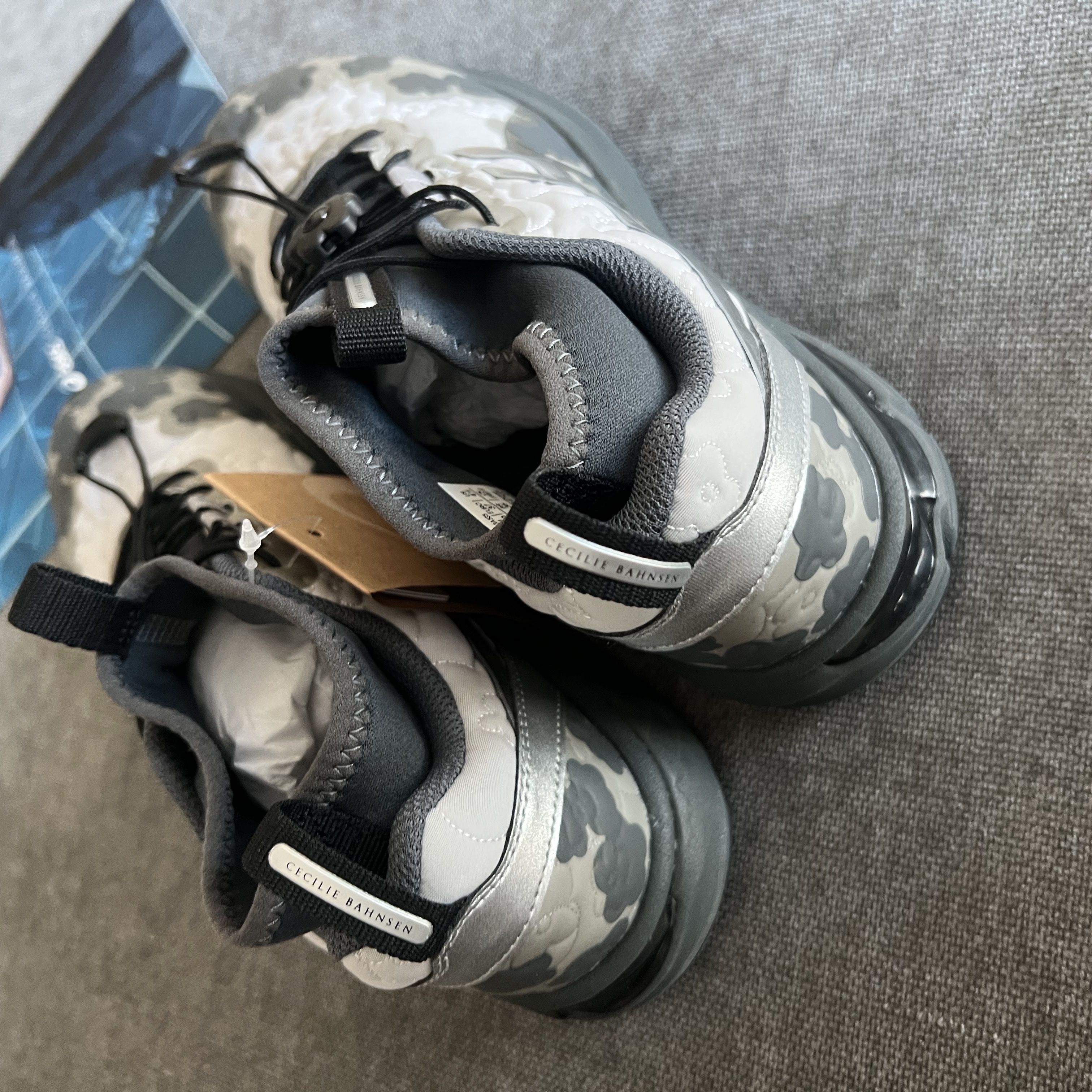 Asics x Cecilie Bahnsen Gel-Terrain MT Pure Silver 착용 스타일 - 3