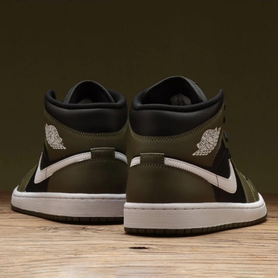 Jordan 1 Mid Black Medium Olive 착용 스타일 - 3