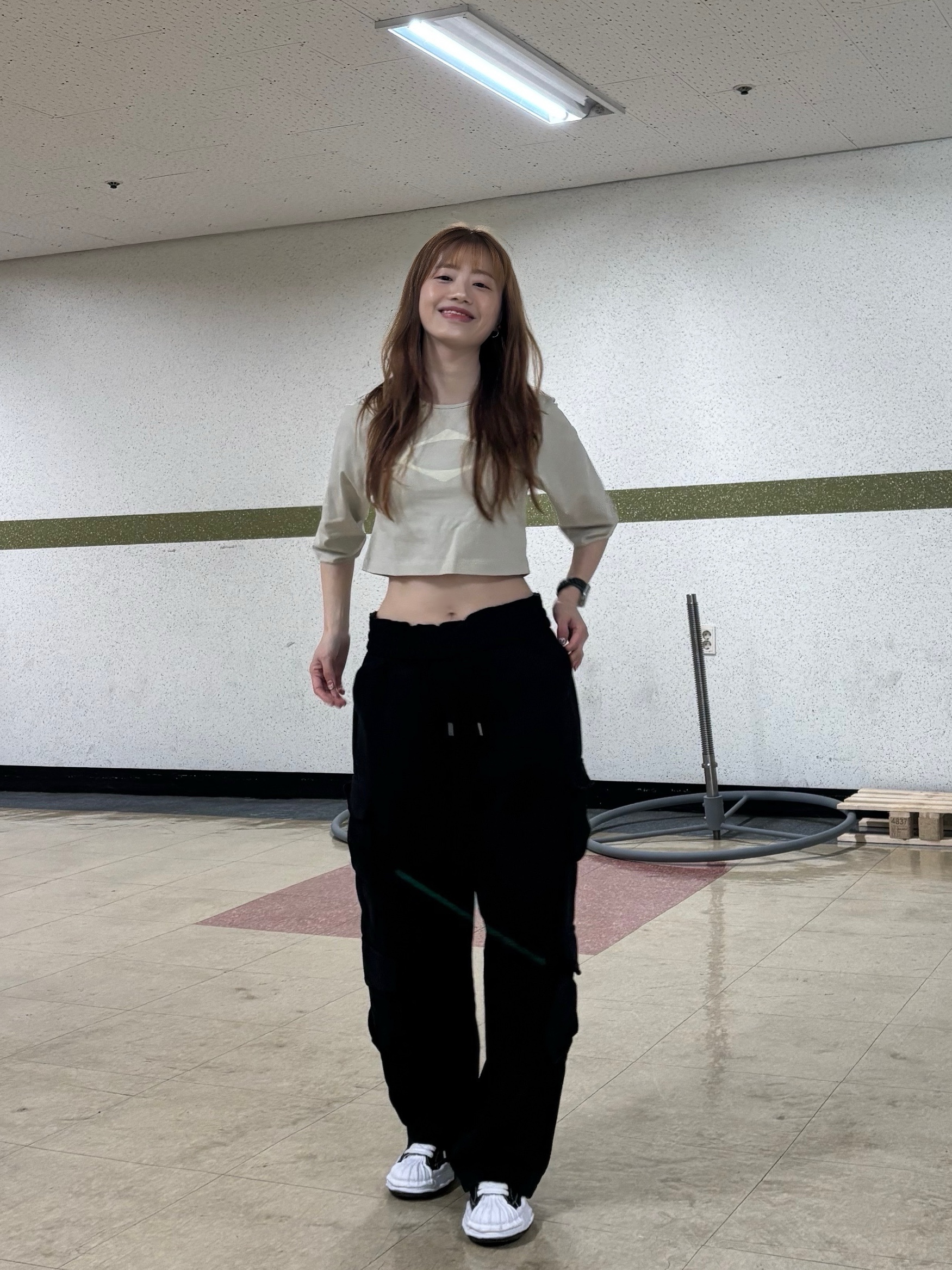 메종 미하라 야스히로 블레이키 OG 솔 캔버스 로우탑 스니커즈 블랙 화이트 착용 스타일 - 4