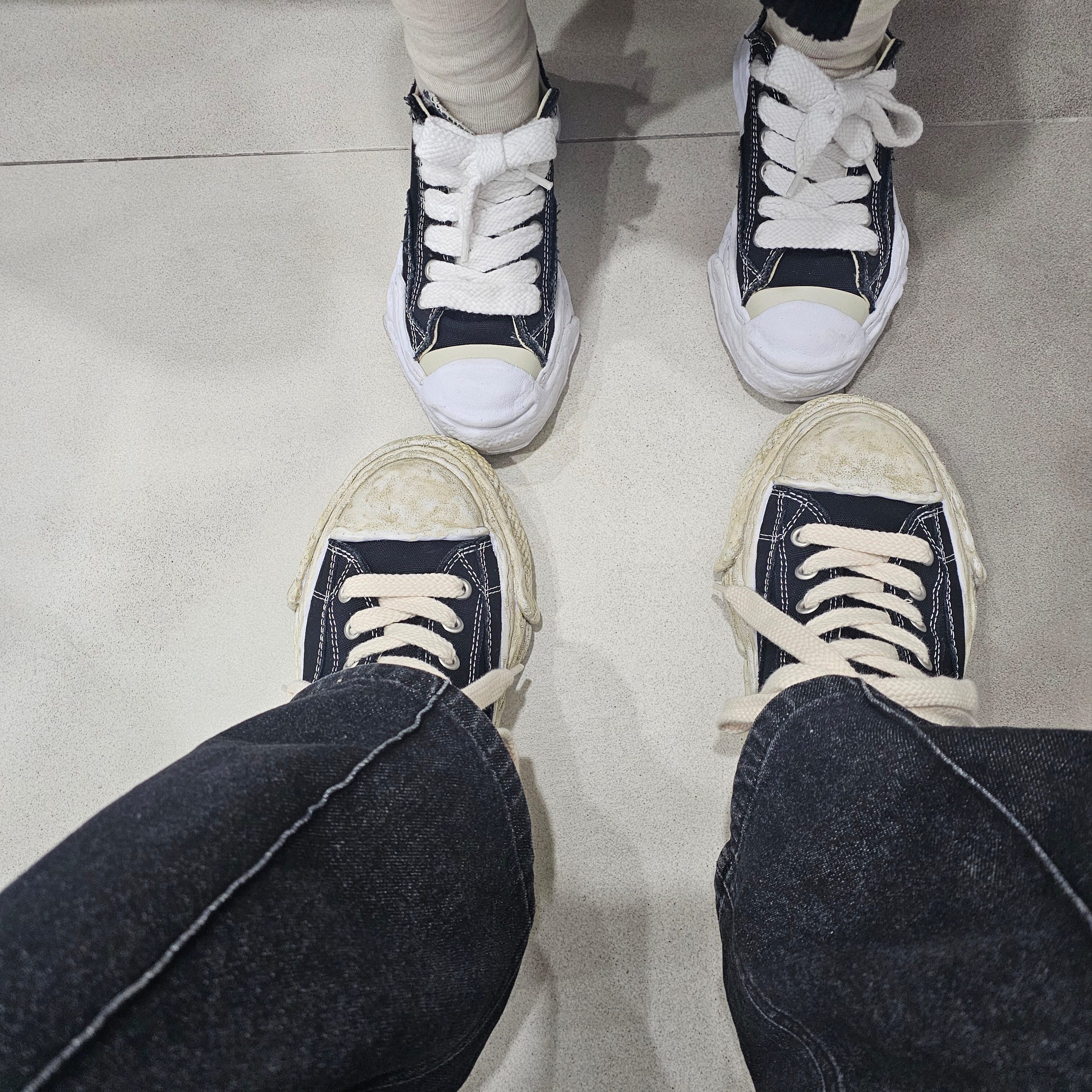 Maison Mihara Yasuhiro Peterson23 OG Sole Dyed Canvas Low-top Sneakers Black, Maison Mihara Yasuhiro Hank OG Sole Canvas Low-top Sneakers Black 착용 스타일