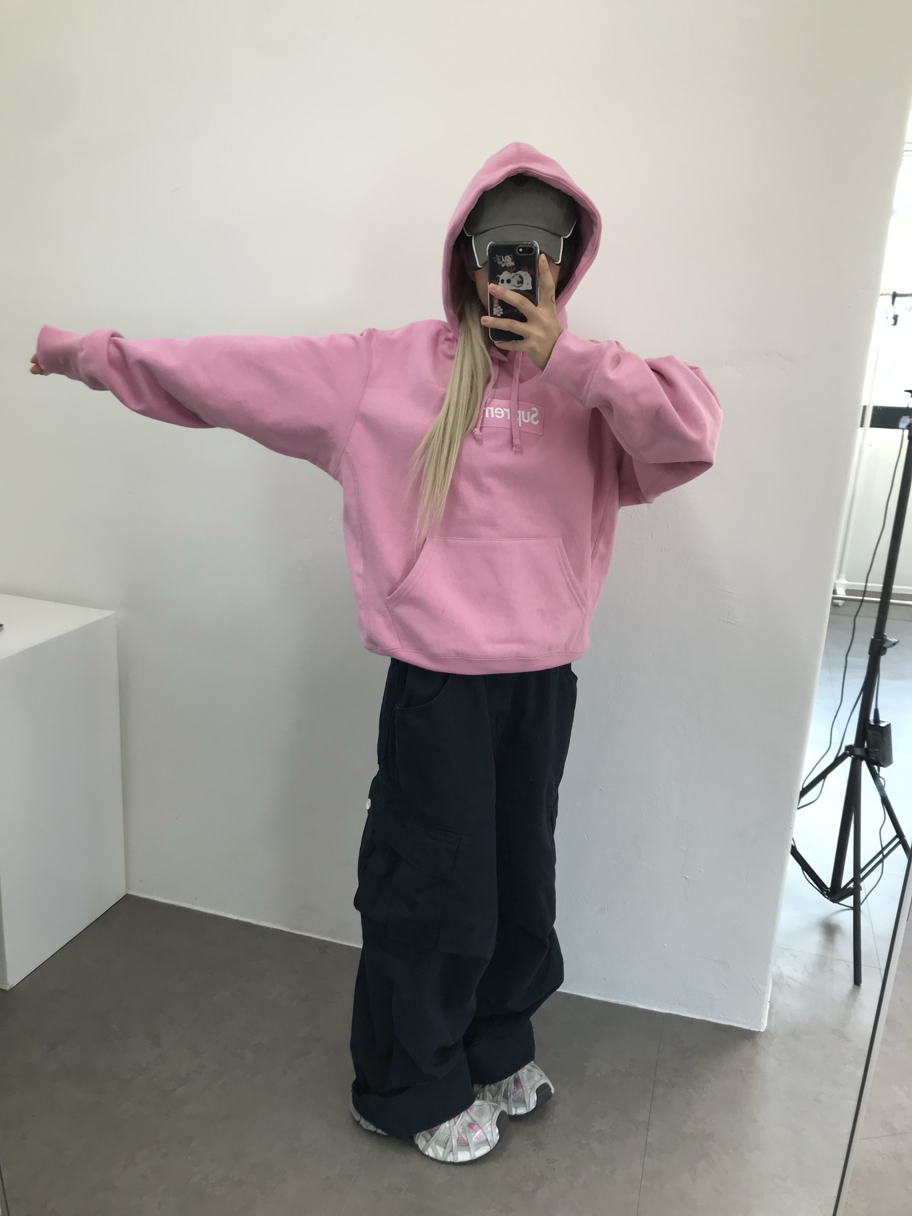 Supreme Box Logo Hooded Sweatshirt Dusty Pink - 24FW, (W) Balenciaga 3XL Extreme Lace Sneaker White Grey 착용 스타일 - 1