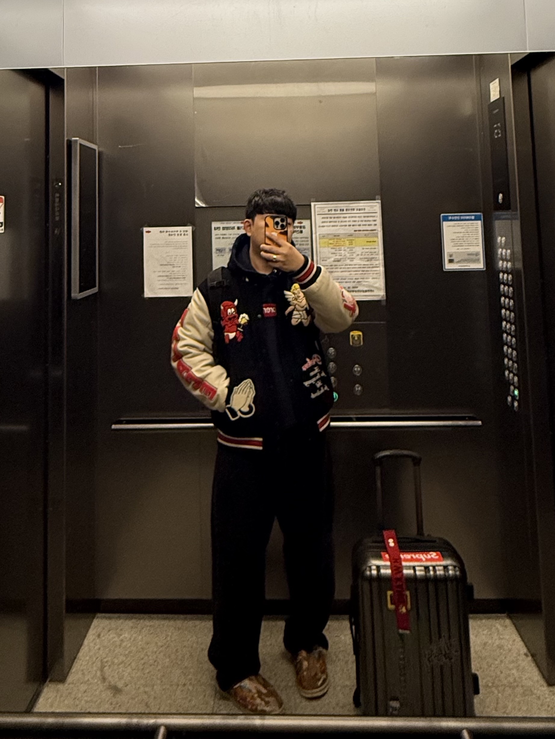 Supreme Box Logo Hooded Sweatshirt Navy - 24FW, UGG x Palace Tasman Slipper Chestnut Camo 착용 스타일