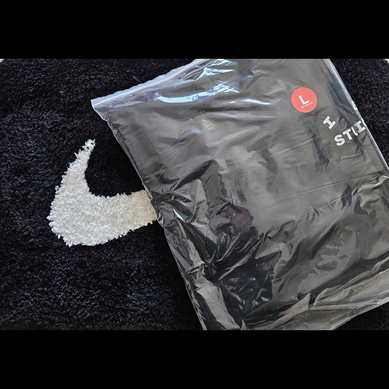 IAB Studio Hoodie Black 착용 스타일