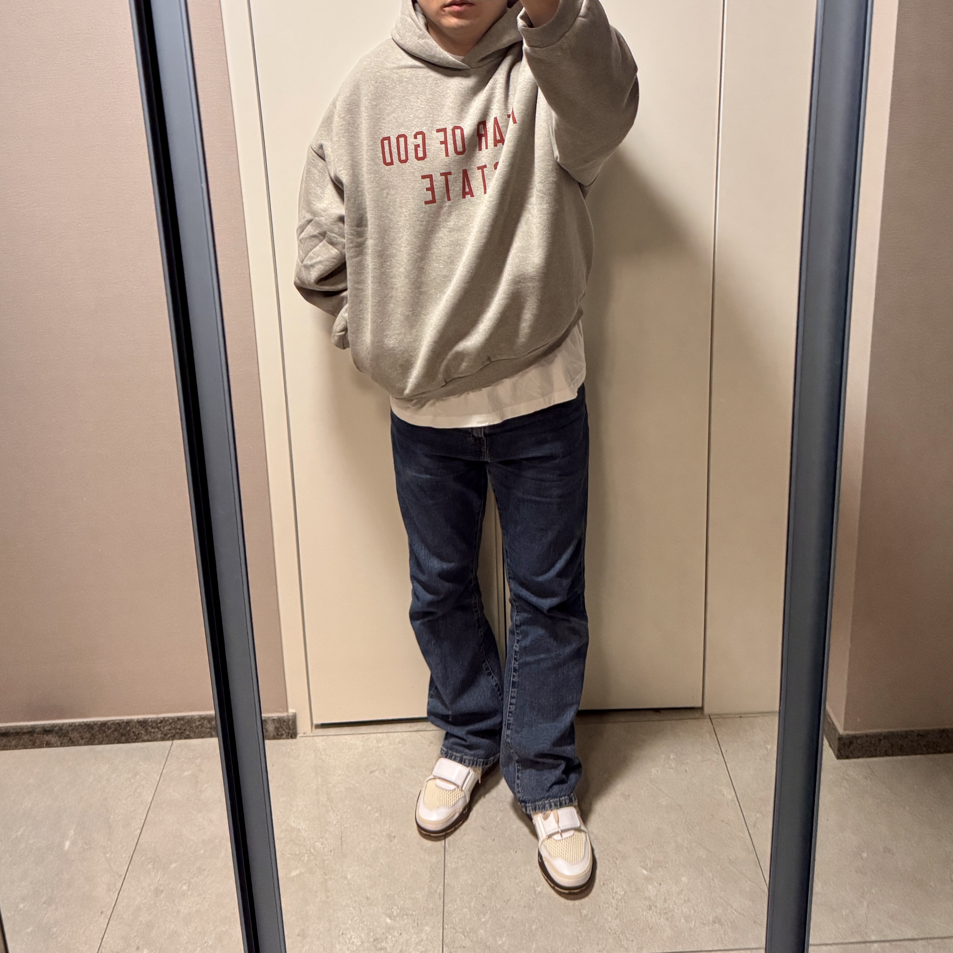 Essentials Fleece State Hoodie Dark Heather - 24FW, Nike x Travis Scott Zoom Field Jaxx White and Light Chocolate 착용 스타일 - 1