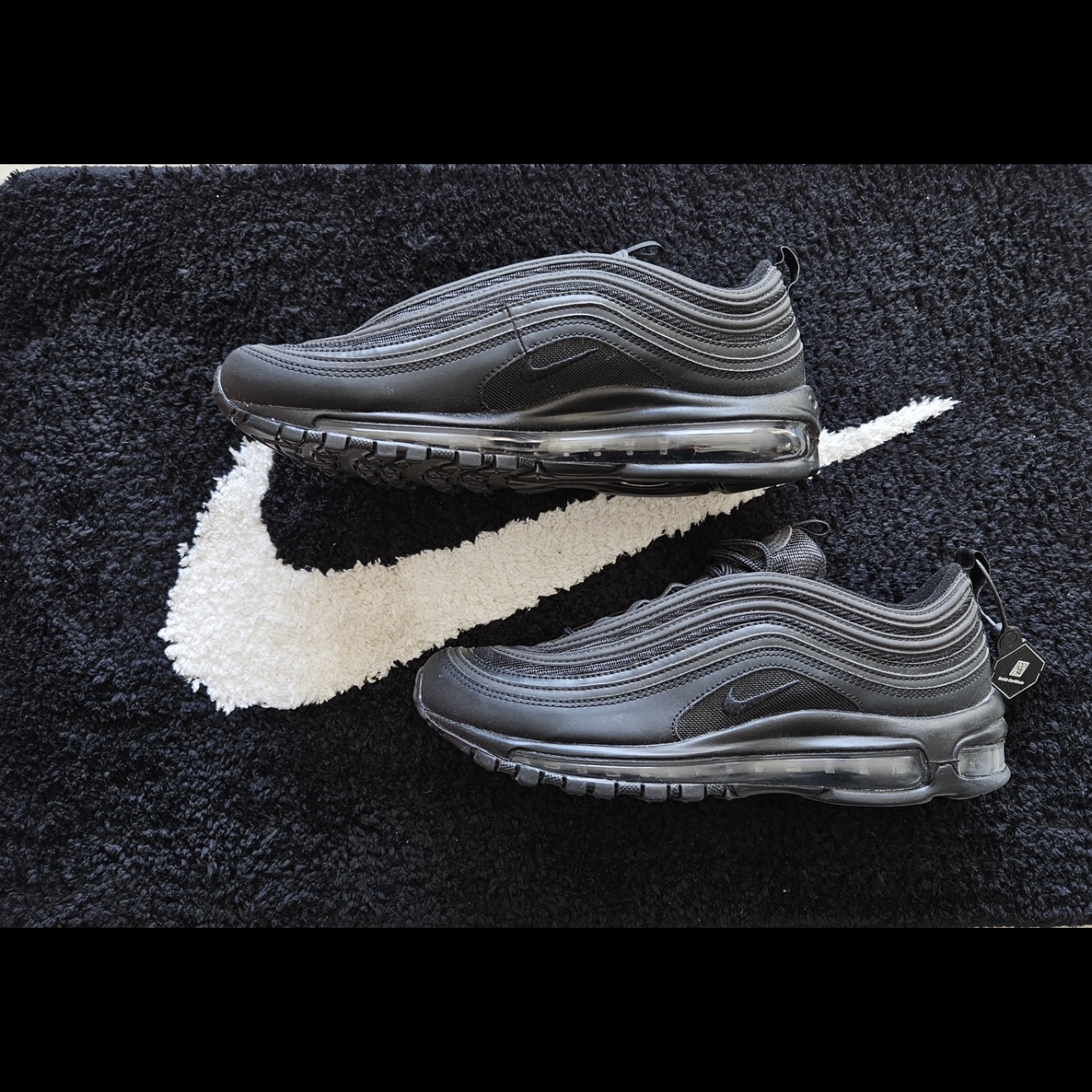 Nike Air Max 97 Triple Black 착용 스타일 - 1