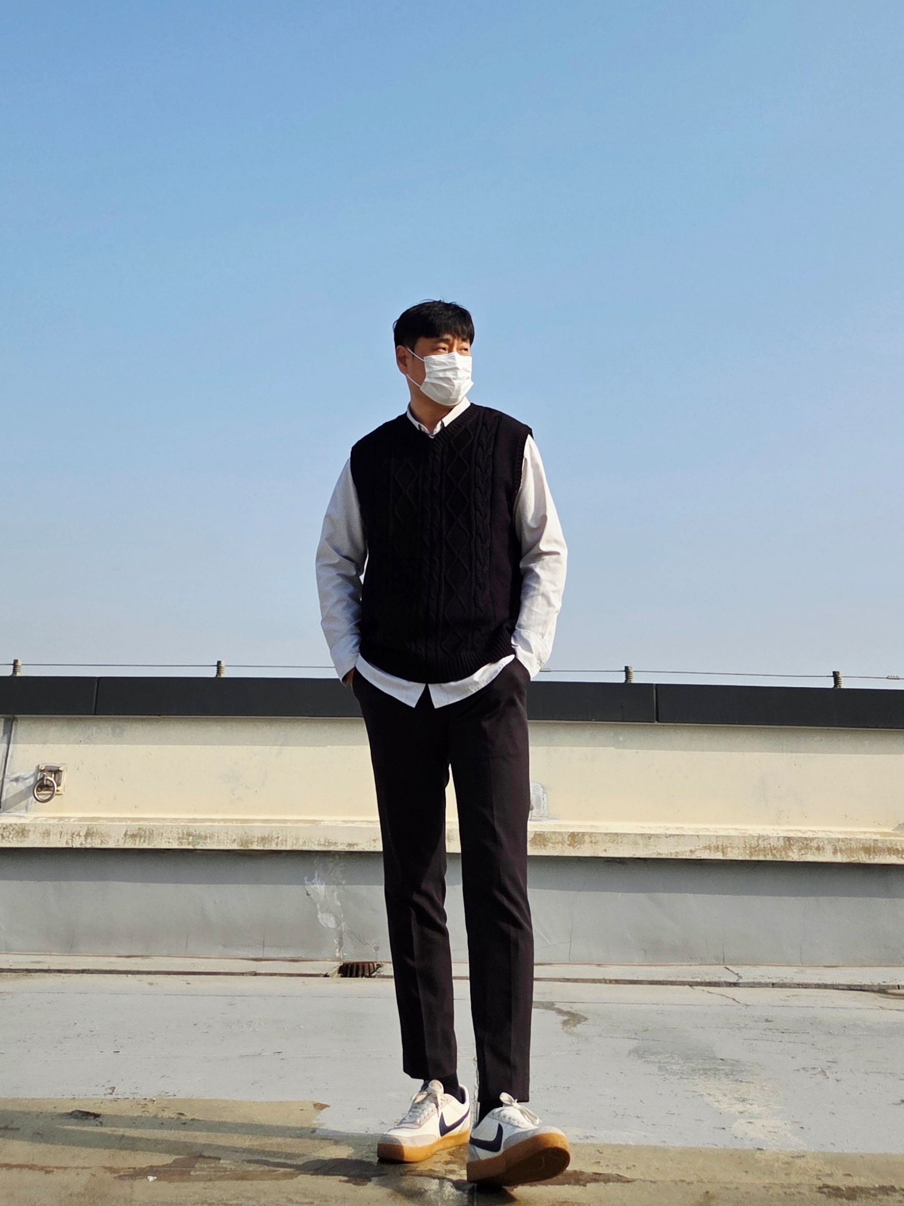 나이키 x 제이크루 킬샷 2 세일 미드나잇 네이비 착용 스타일 - 1
