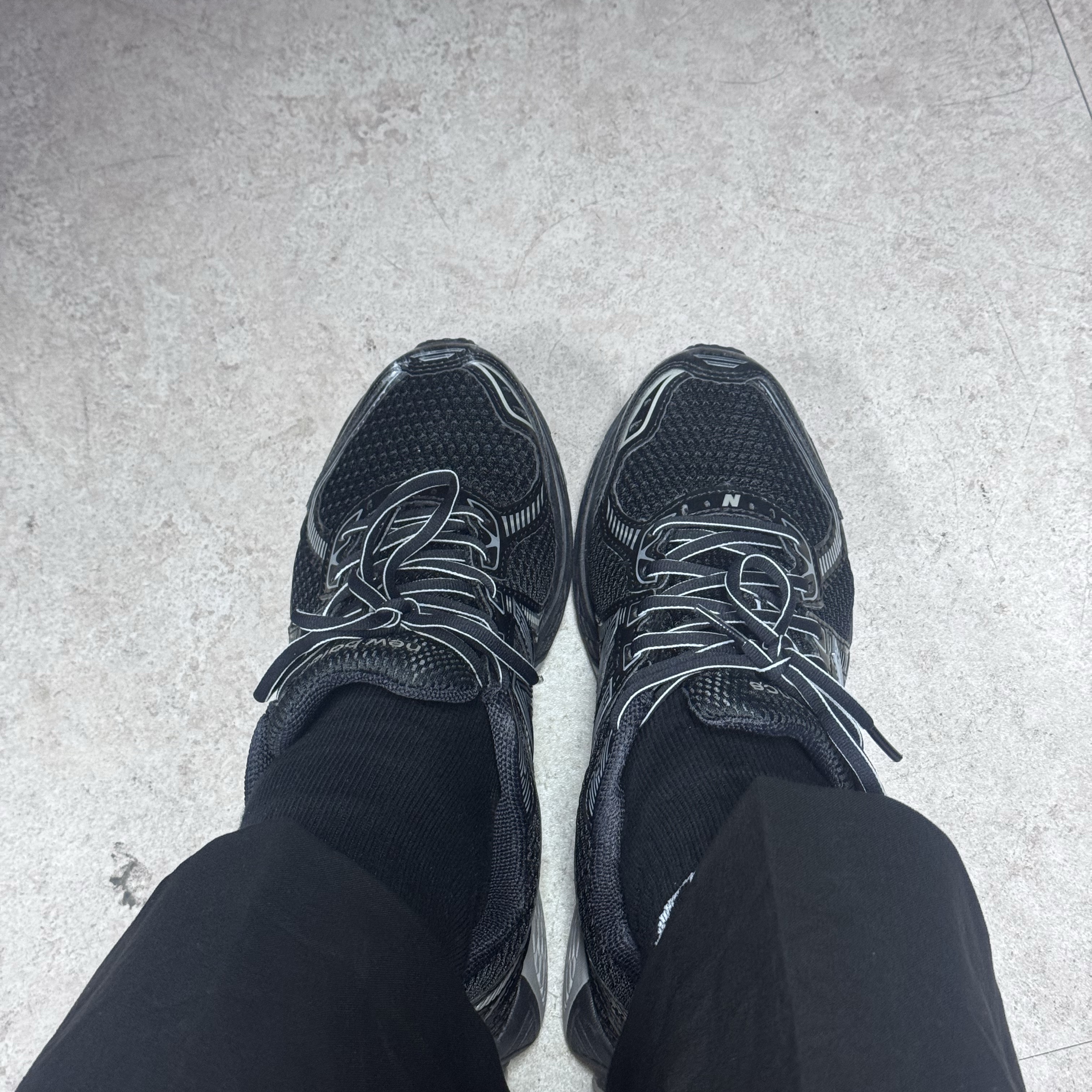 New Balance 860v2 Black Grey 착용 스타일