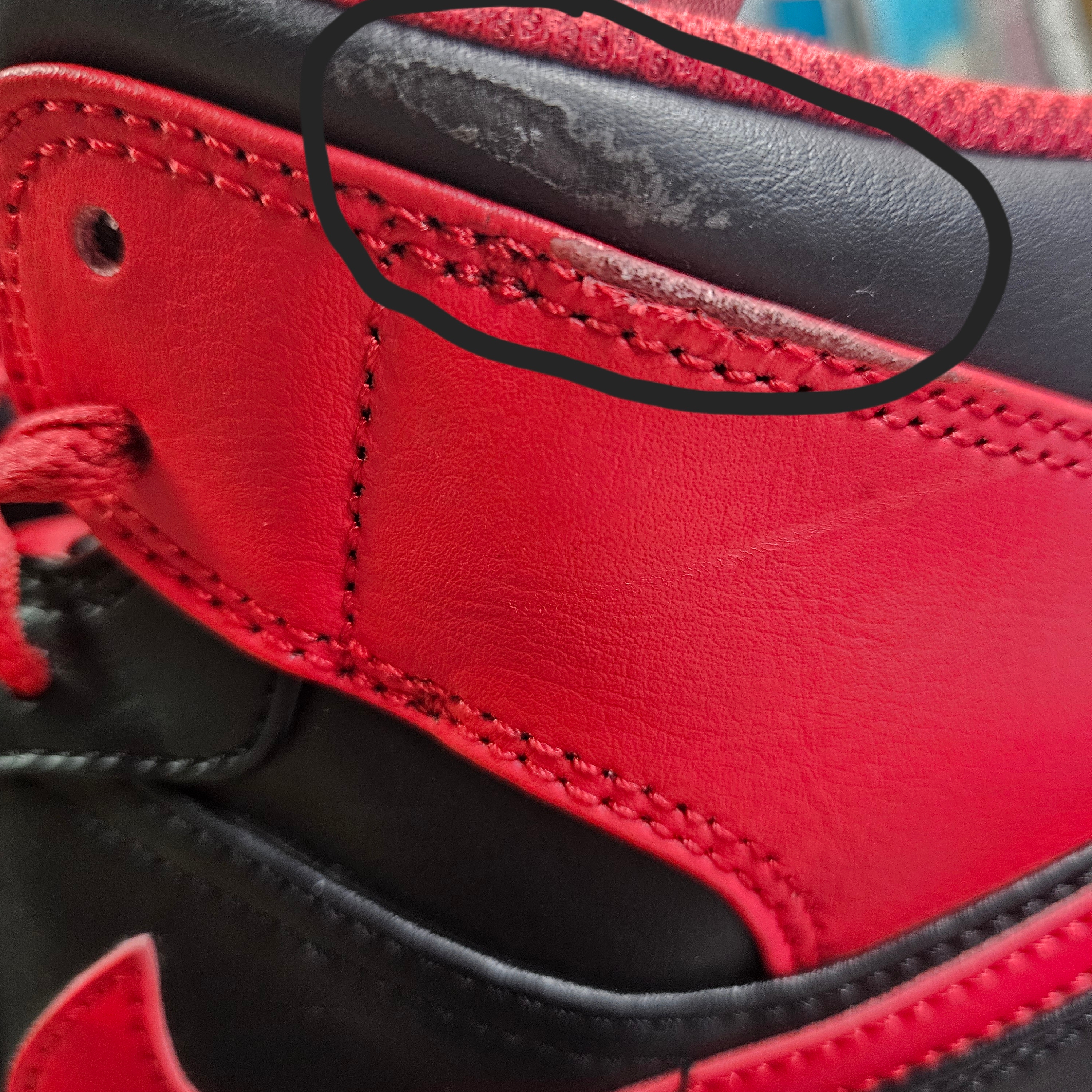 Jordan 1 Mid Black Fire Red 착용 스타일 - 1
