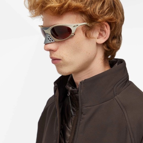 Oakley x Satisfy Plantaris Matte Black, Oakley Plantaris Matte Black Frame Prizm Grey Lenses Regular Universal Fit 착용 스타일 - 1