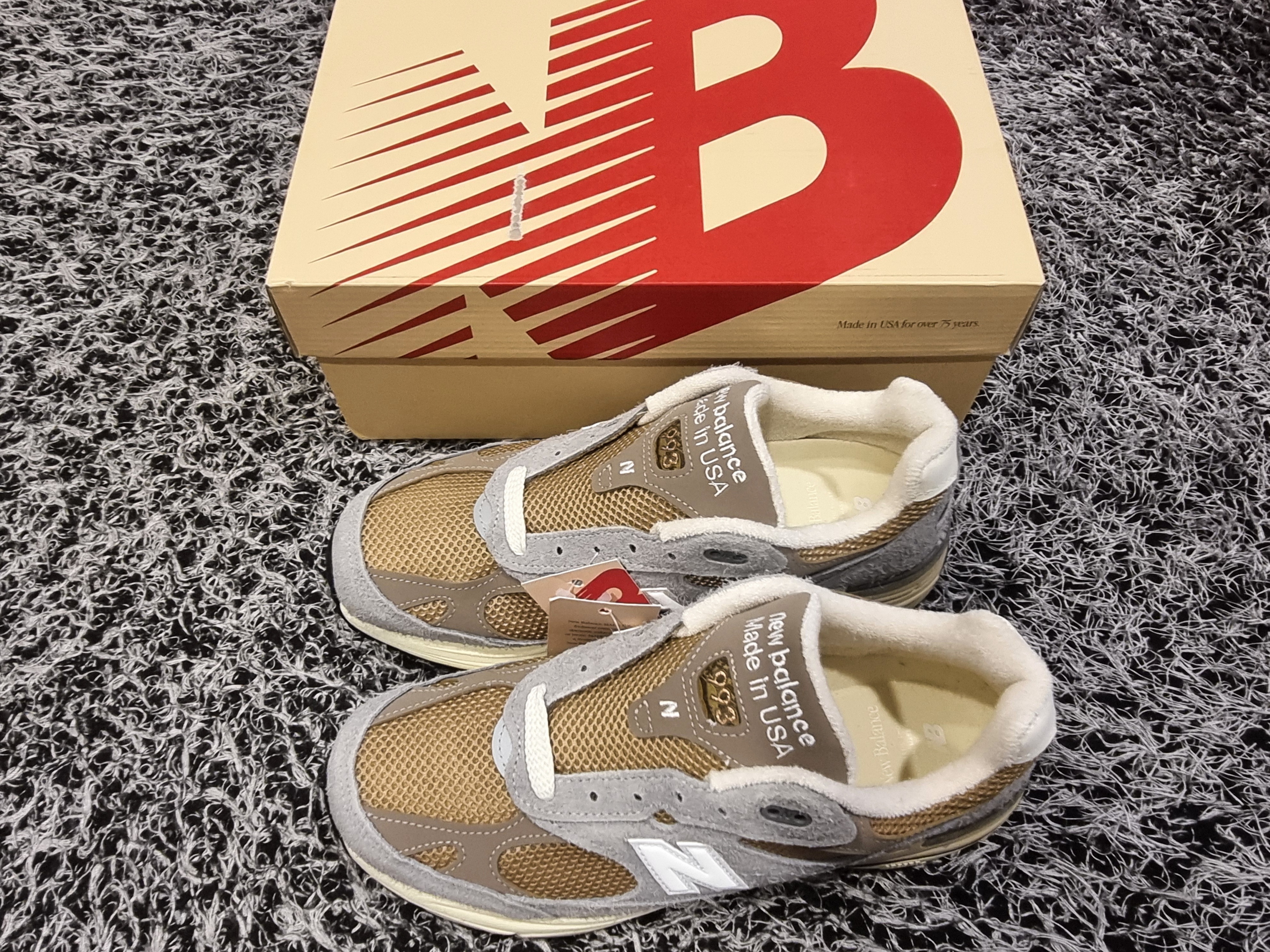 New Balance 993 Made in USA Shadow Grey Driftwood 착용 스타일 - 6