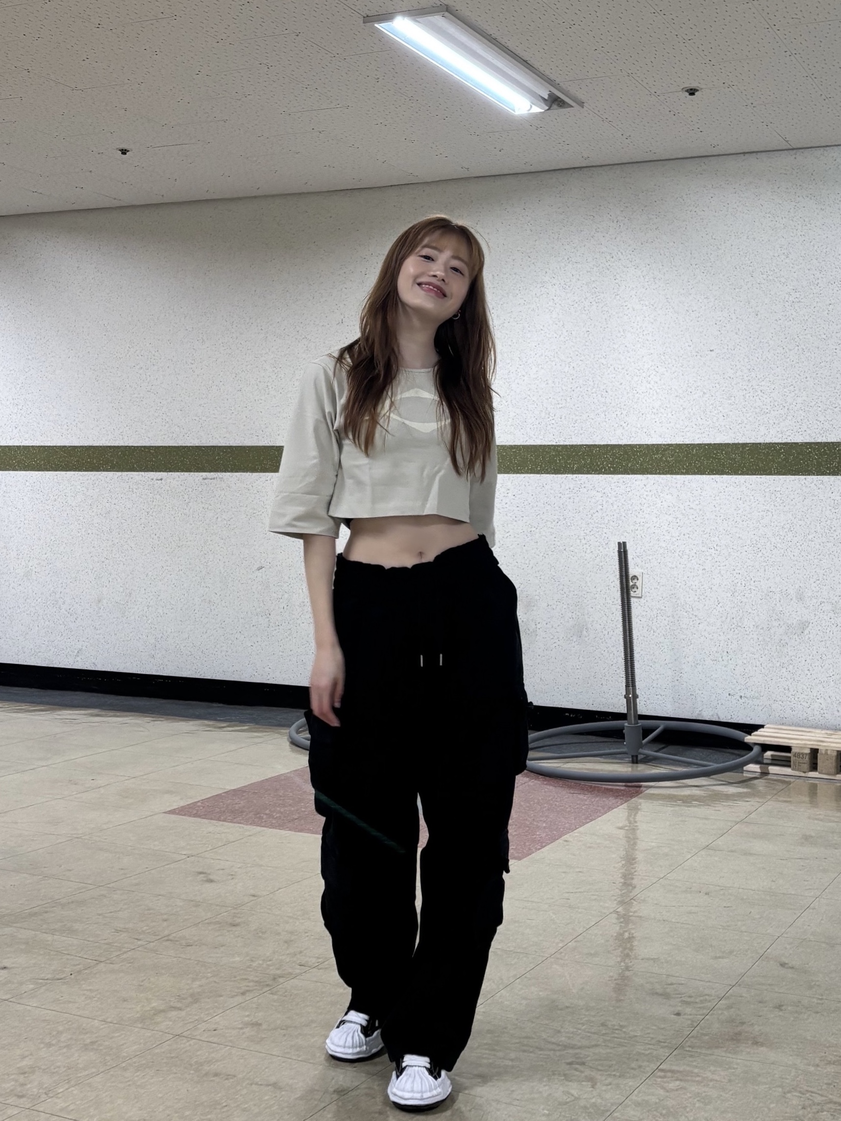 메종 미하라 야스히로 블레이키 OG 솔 캔버스 로우탑 스니커즈 블랙 화이트 착용 스타일 - 1