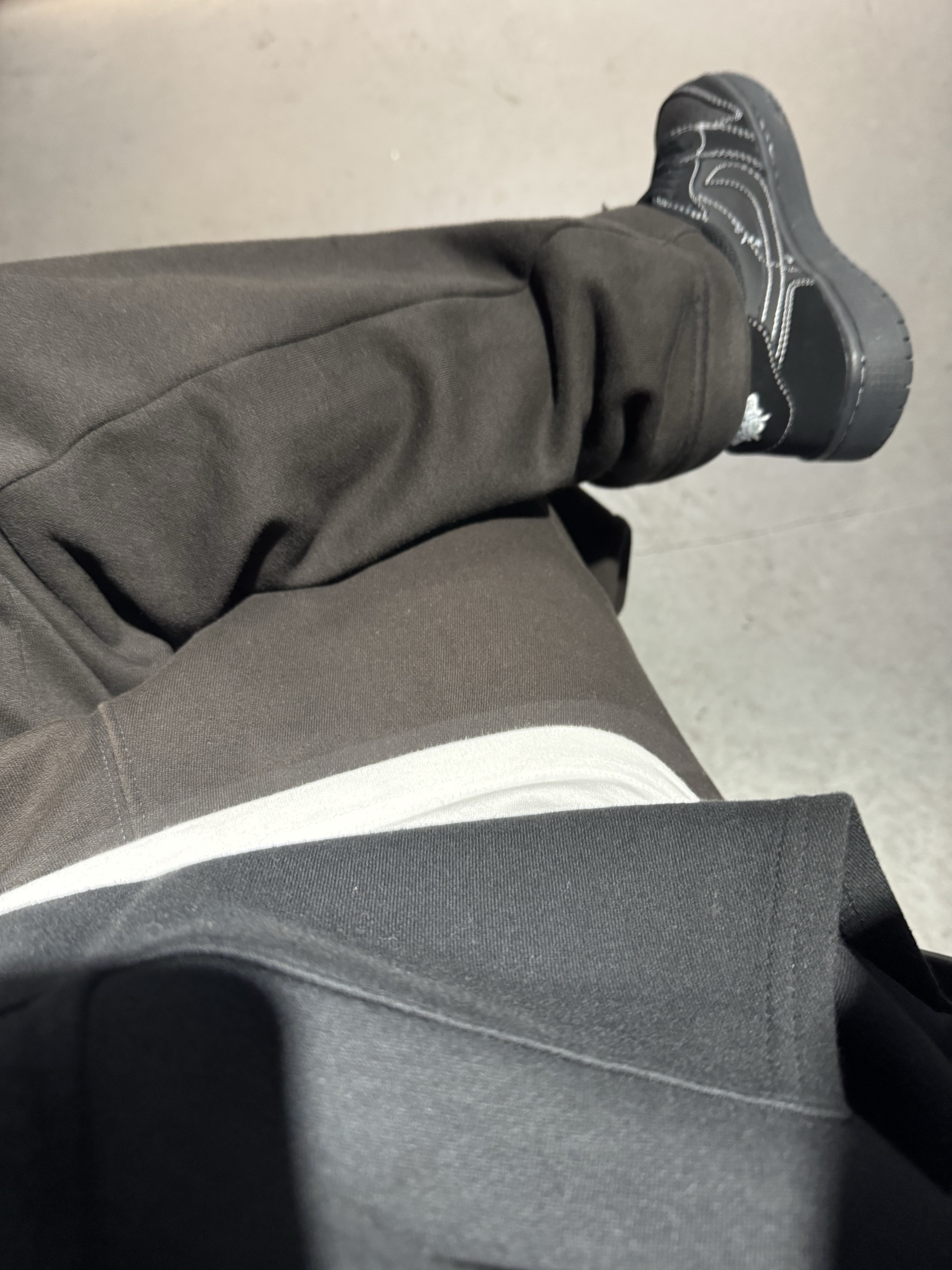 Jordan 1 x Travis Scott Retro Low OG SP Black Phantom 착용 스타일