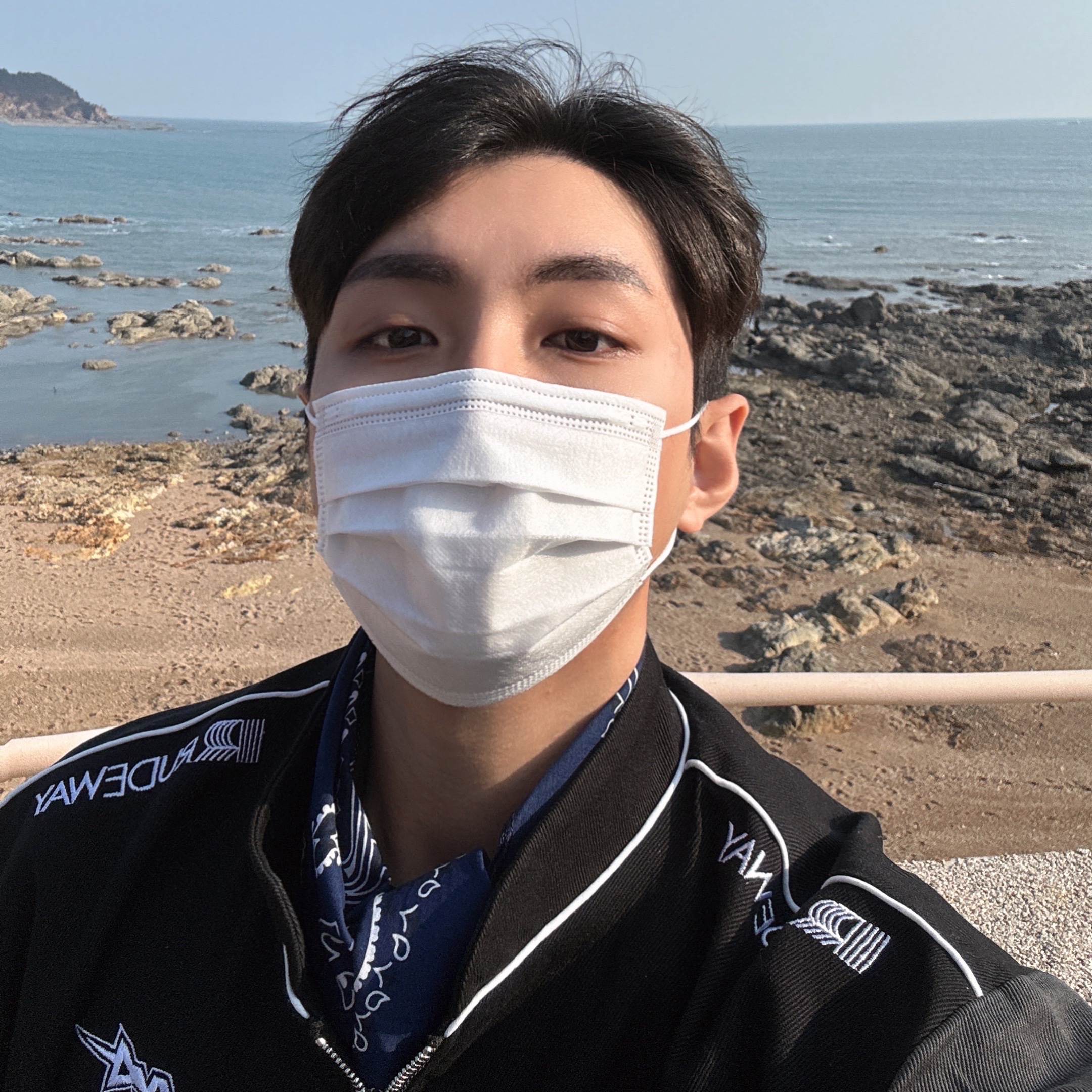 Supreme Hav-A-Hank Bandanas Multicolor (Set of 3) - 24SS, Gentle Monster x Maison Margiela MM004 Black Black 착용 스타일 - 1