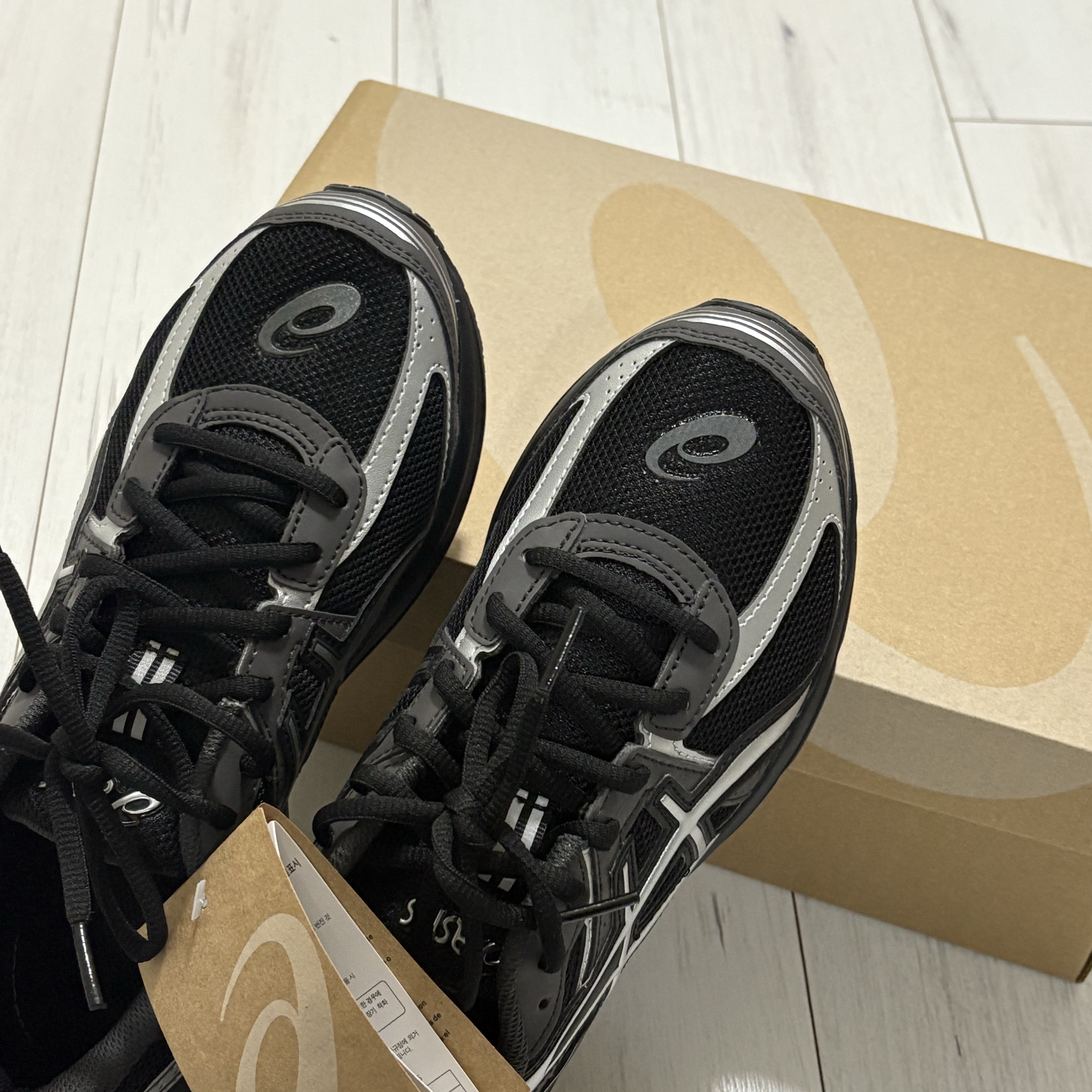 Asics Jog 100 S Black Pure Silver - D Standard 착용 스타일