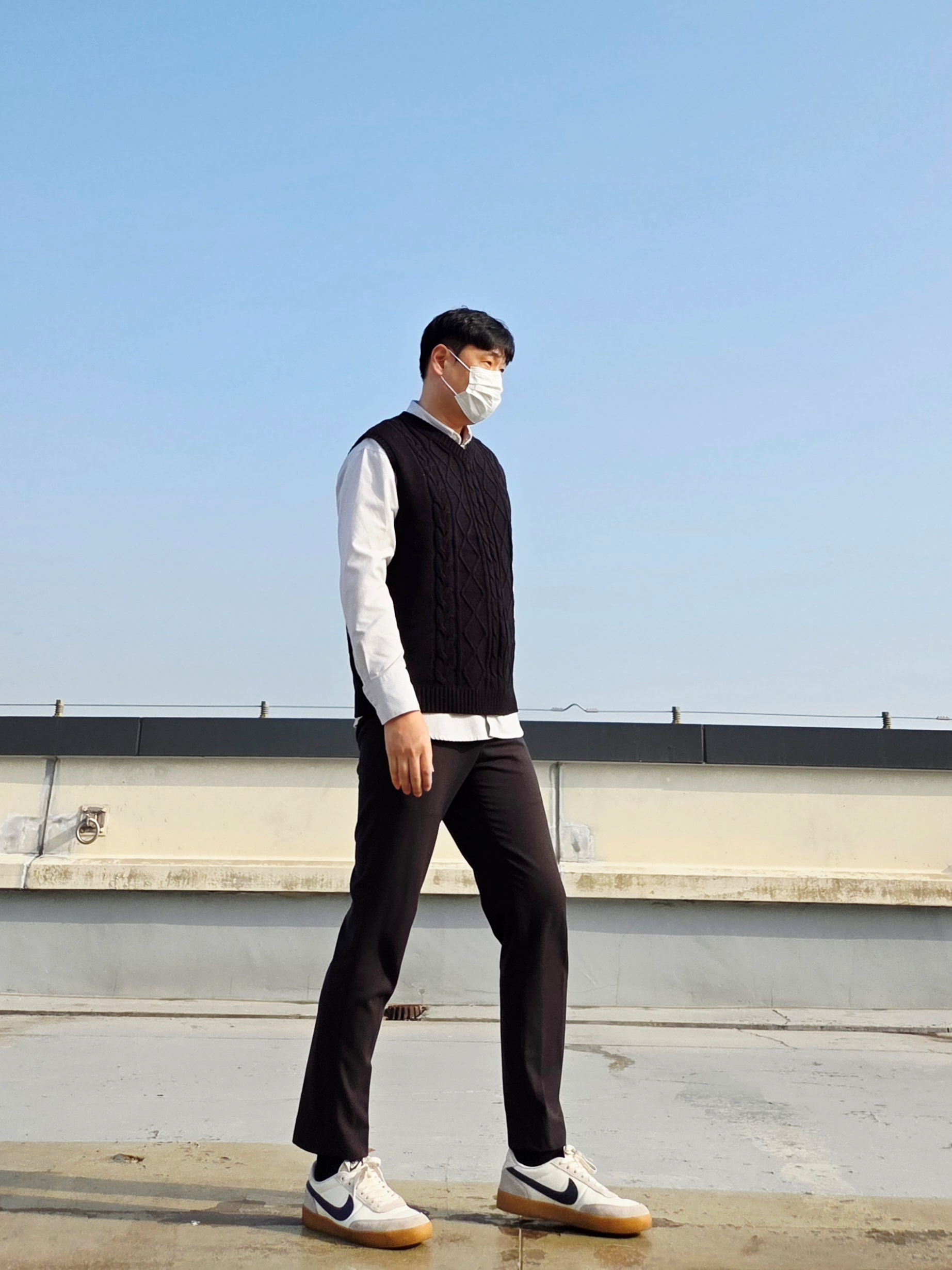 나이키 x 제이크루 킬샷 2 세일 미드나잇 네이비 착용 스타일 - 3