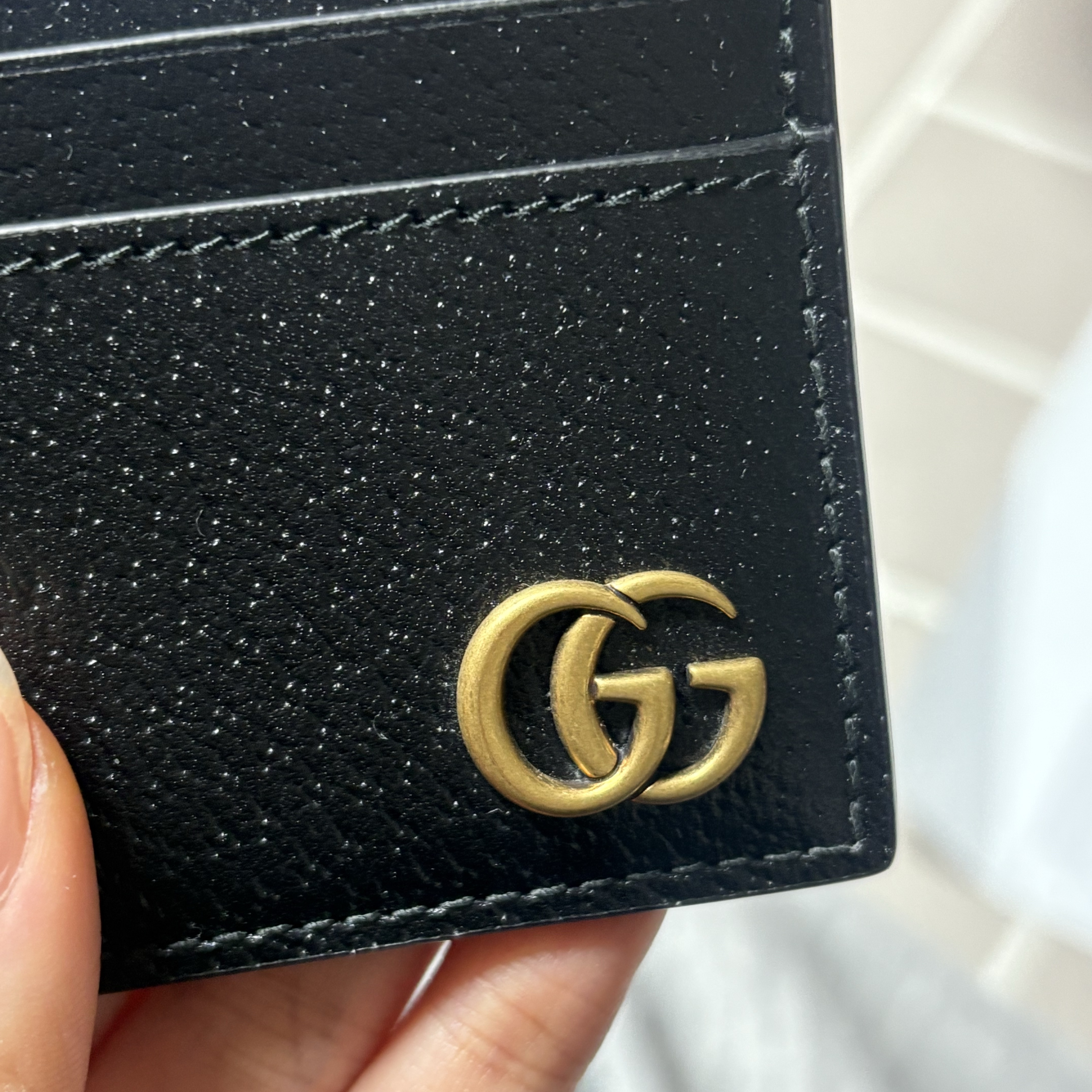 Gucci GG Marmont Leather Card Case Black 착용 스타일