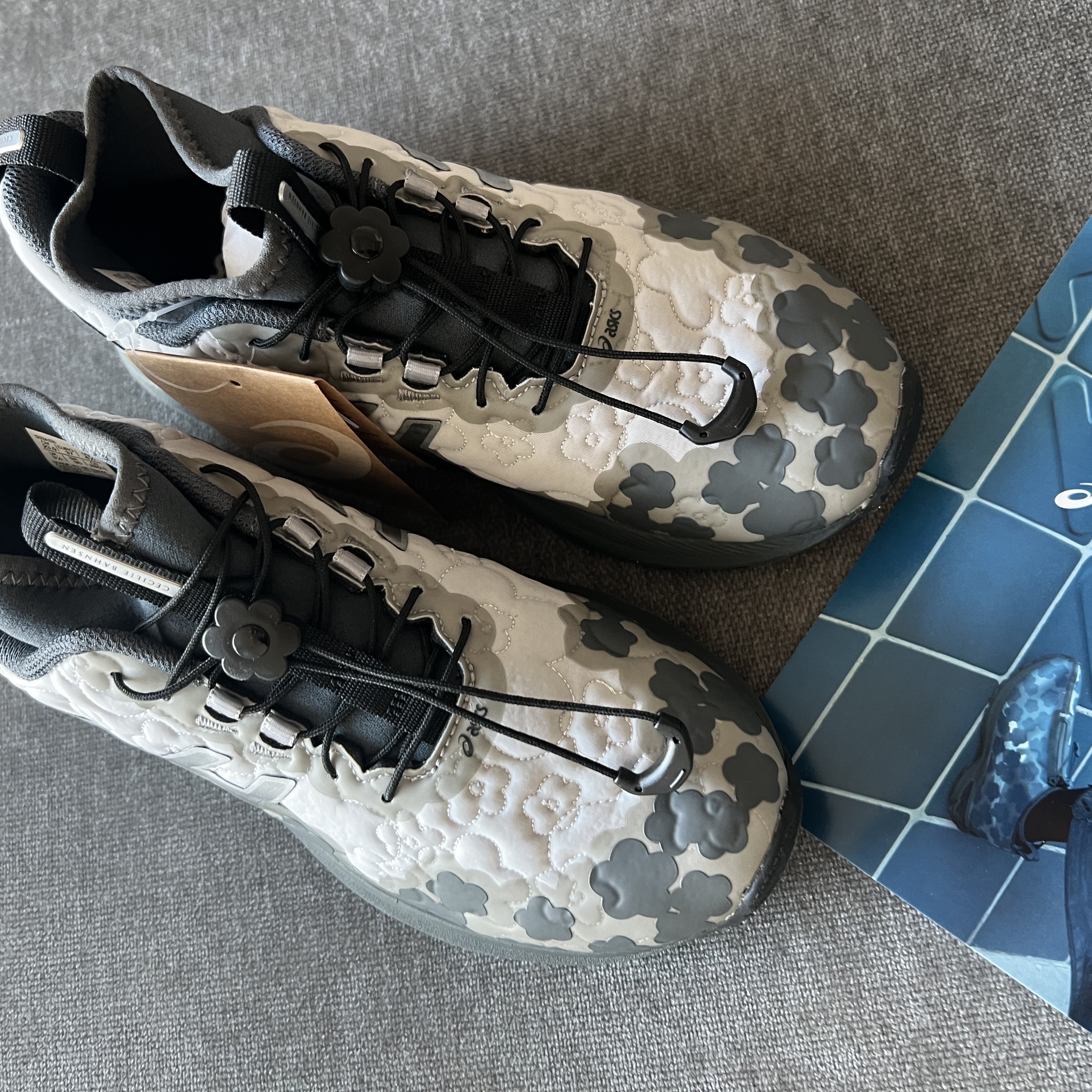 Asics x Cecilie Bahnsen Gel-Terrain MT Pure Silver 착용 스타일 - 2