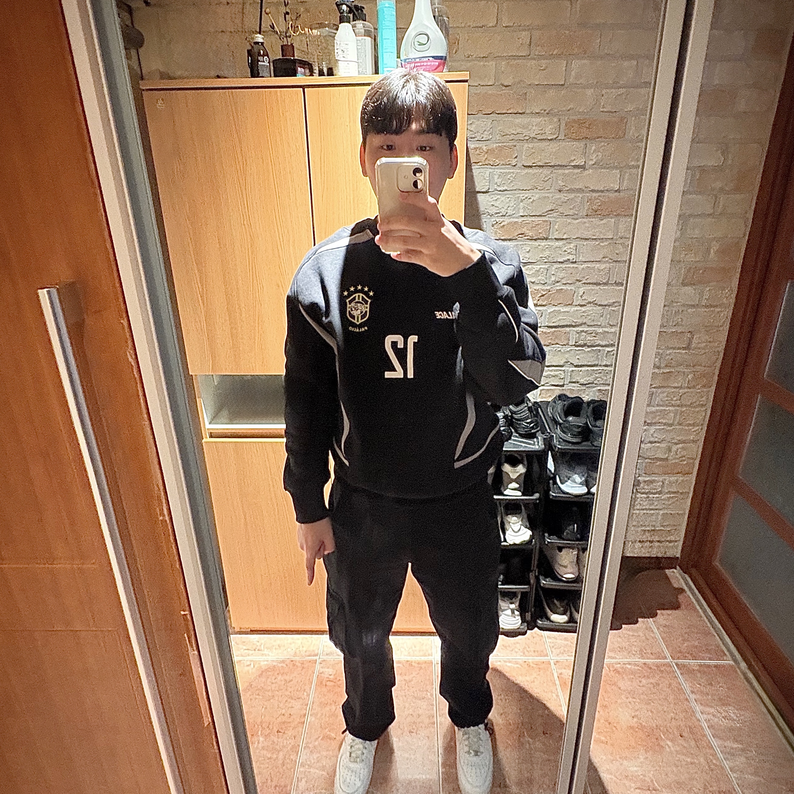 Palace Pro Team 02 Crew Black - 24FW, Nike Air Force 1 '07 Low White 착용 스타일