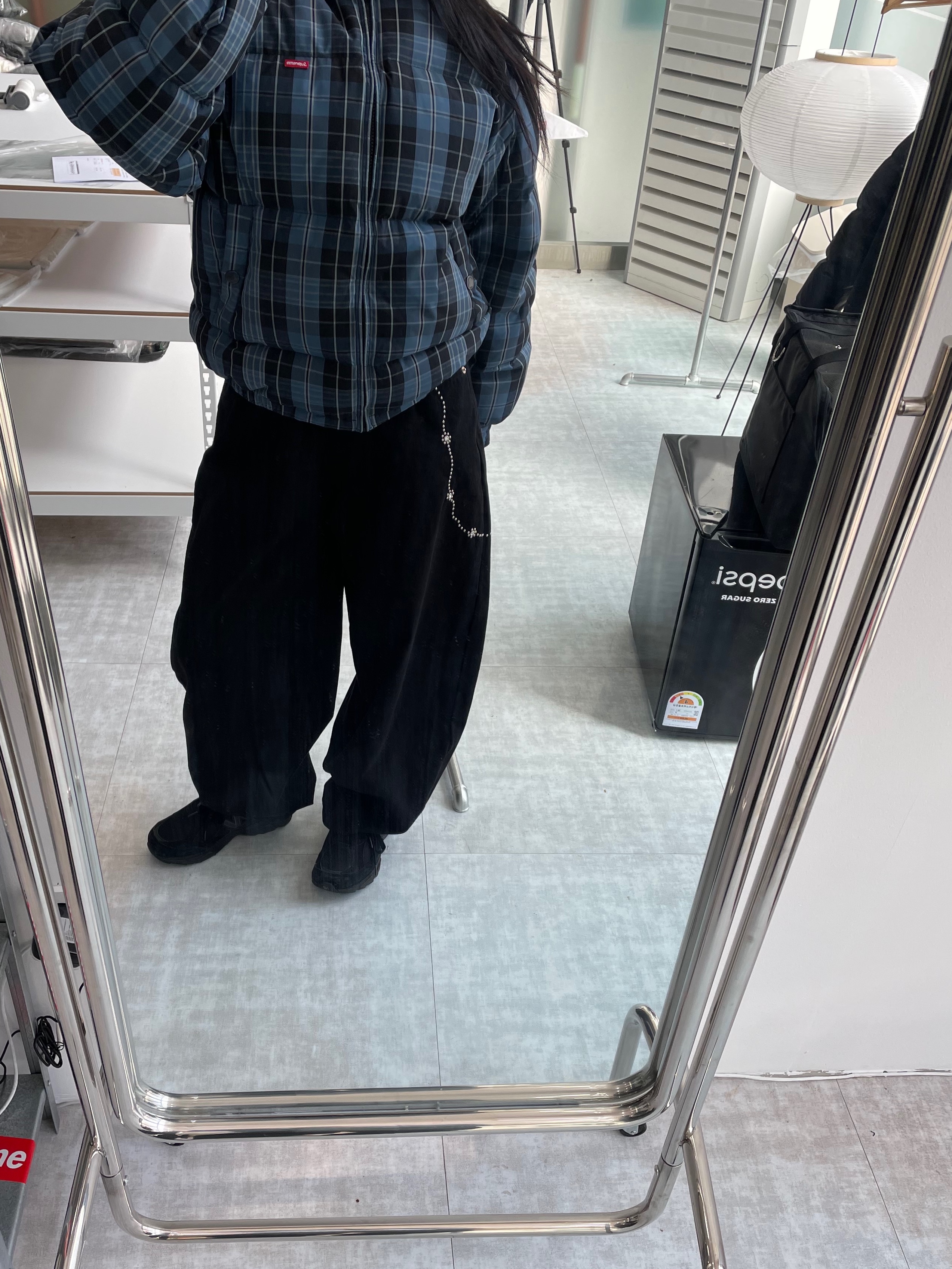 Supreme Leather Collar Puffy Jacket Blue Plaid - 19FW, New Balance 990v4 Made in USA Black - D Standard 착용 스타일 - 3