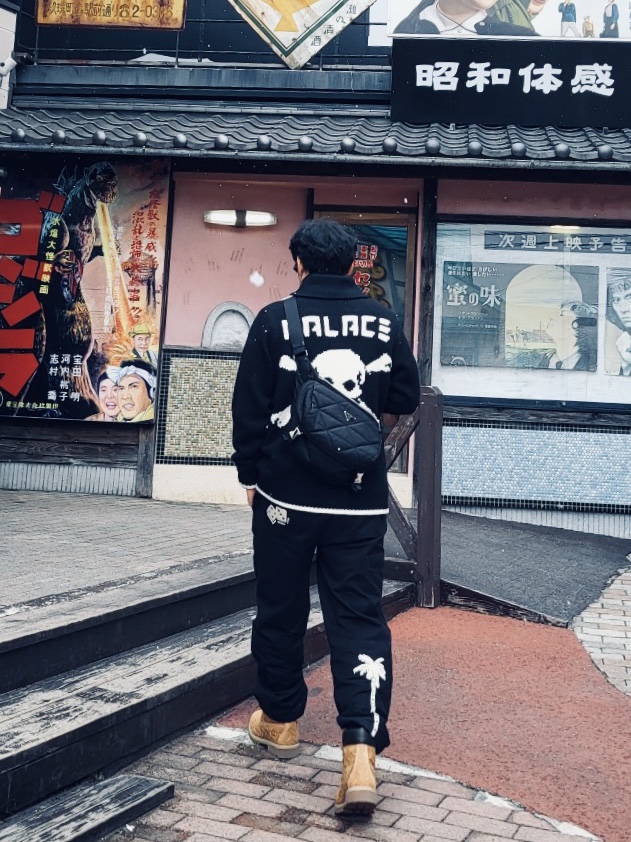Palace Bones Cowichan Knit Black - 24FW, Stussy Noma Icon Beach Pants Washed Black 착용 스타일 - 3