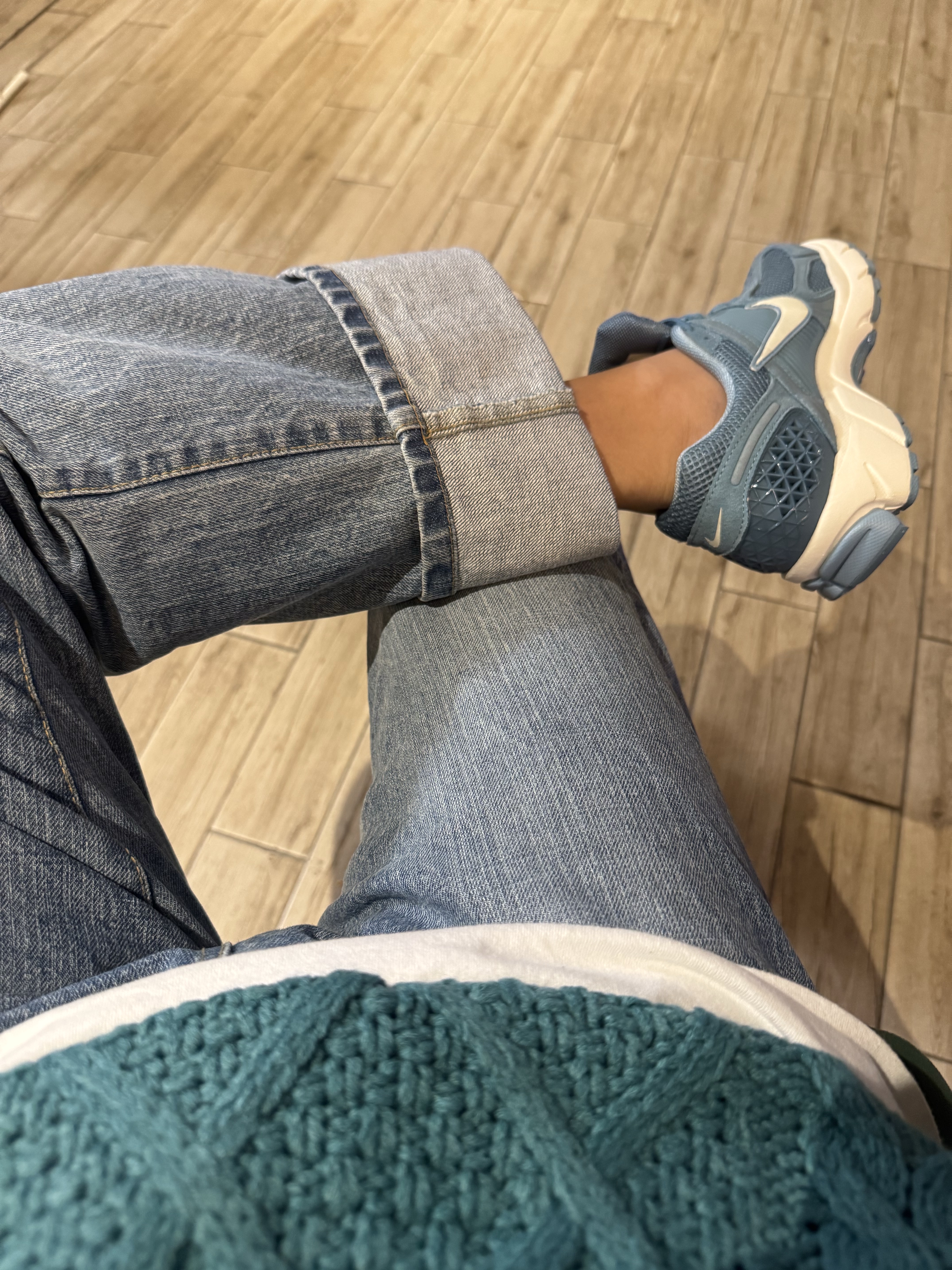 Nike Zoom Vomero 5 Denim Turquoise Pale Ivory 착용 스타일