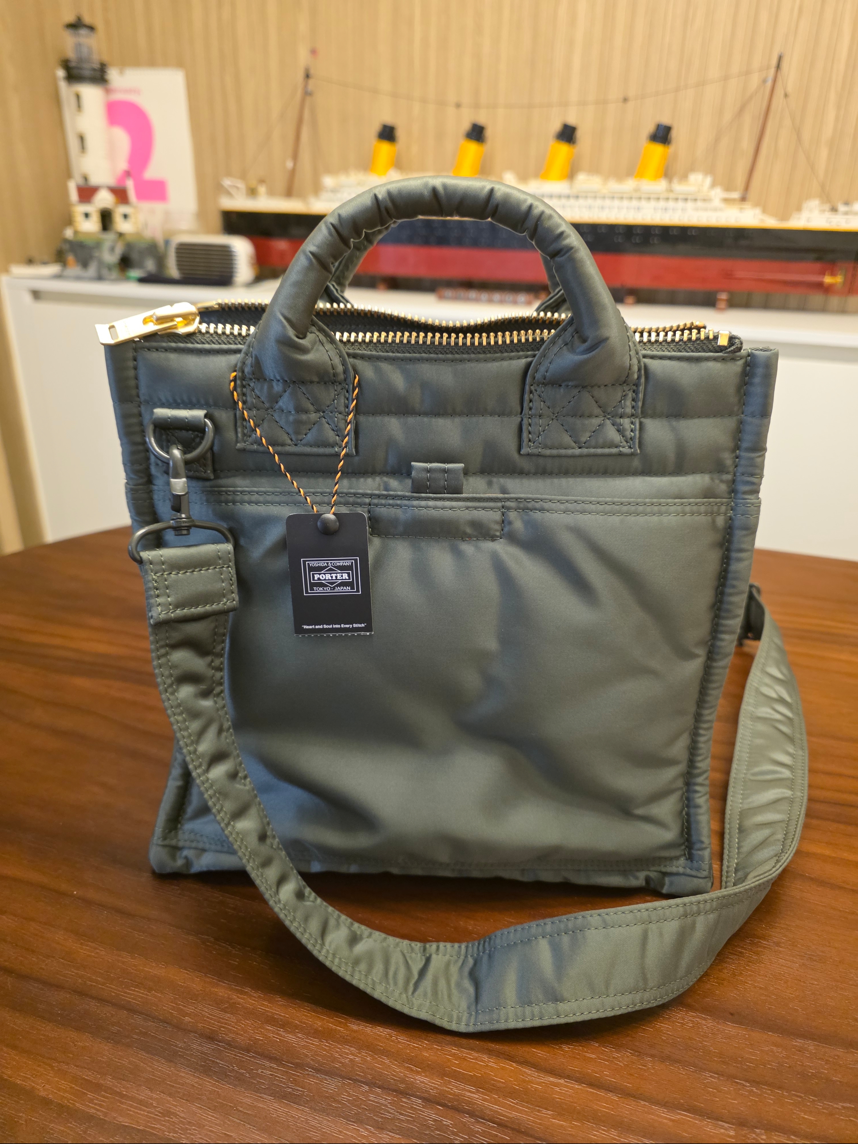 Porter All New Tanker Square Tote Bag Sage Green 착용 스타일 - 2