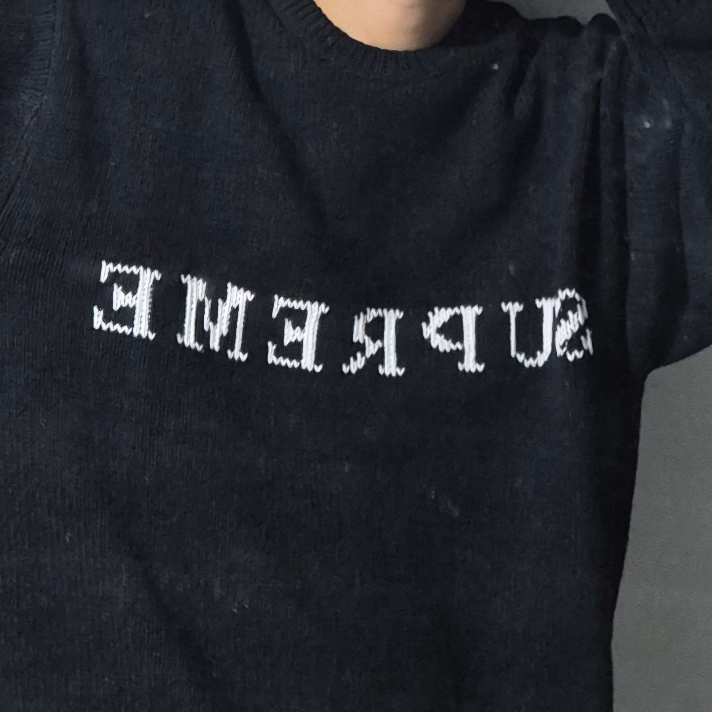 Supreme Contrast Logo Sweater Black - 25SS 착용 스타일 - 2