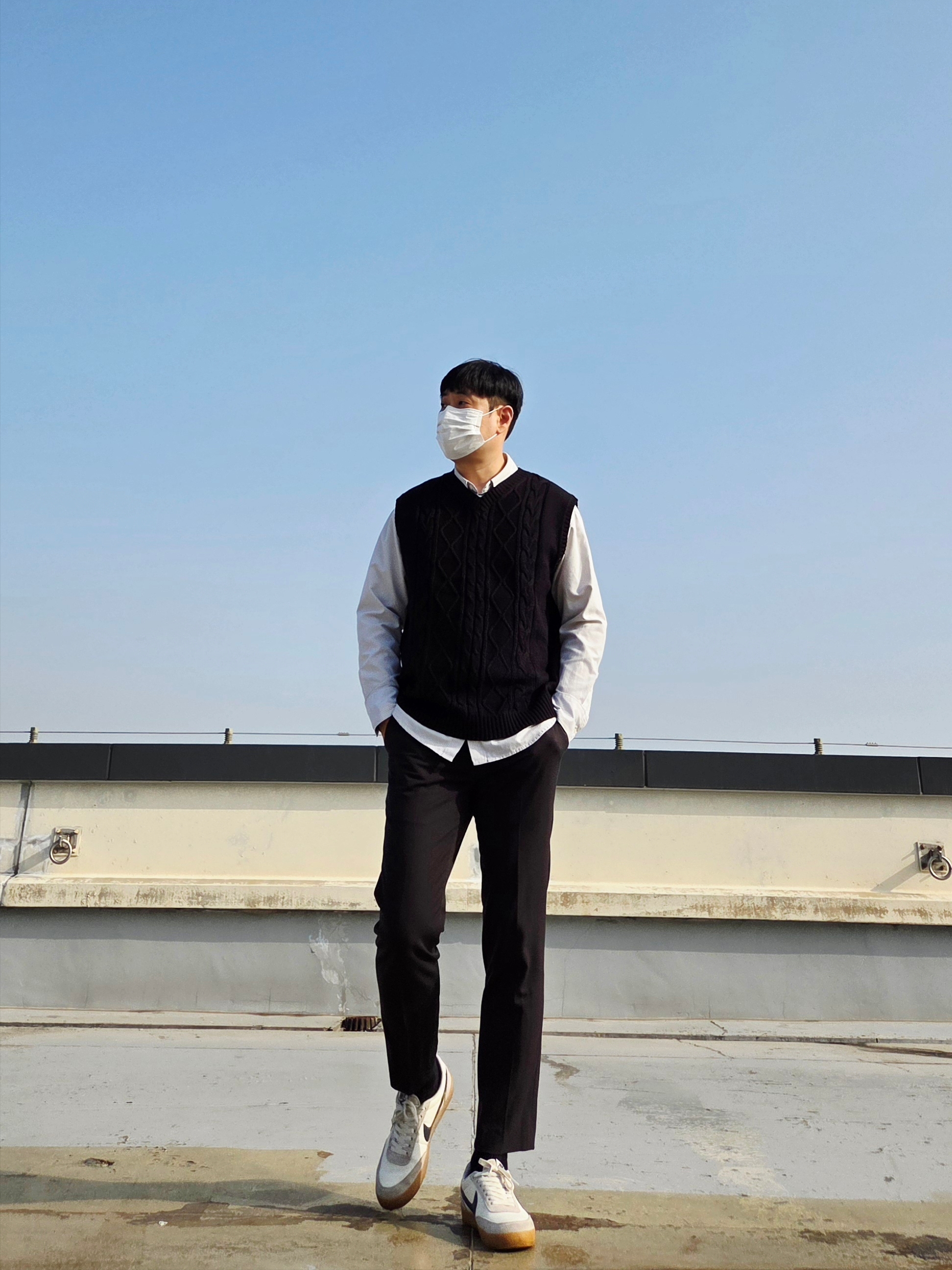 나이키 x 제이크루 킬샷 2 세일 미드나잇 네이비 착용 스타일 - 2