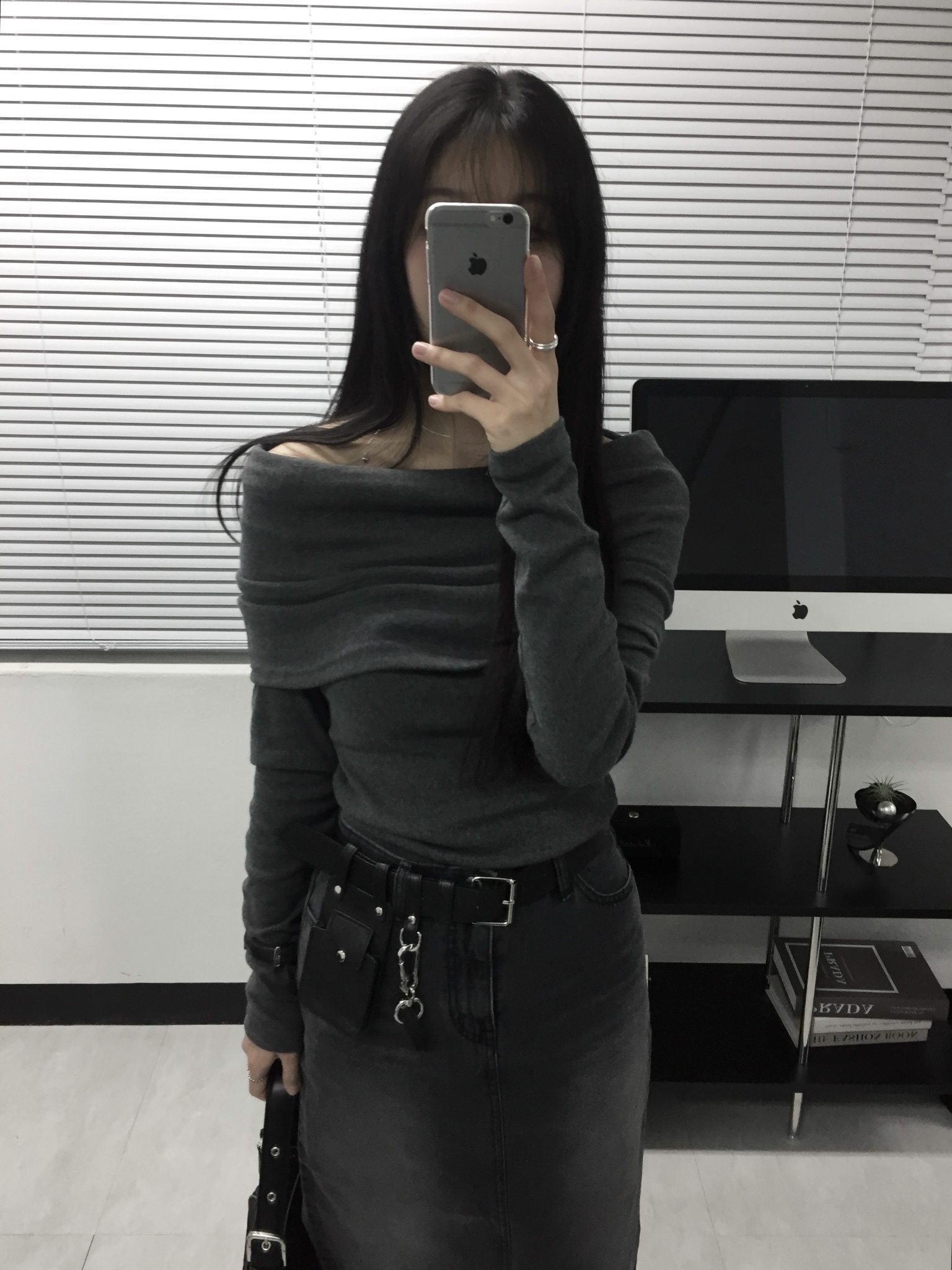 마뗑킴 마들렌 라운드백 블랙 착용 스타일 - 2