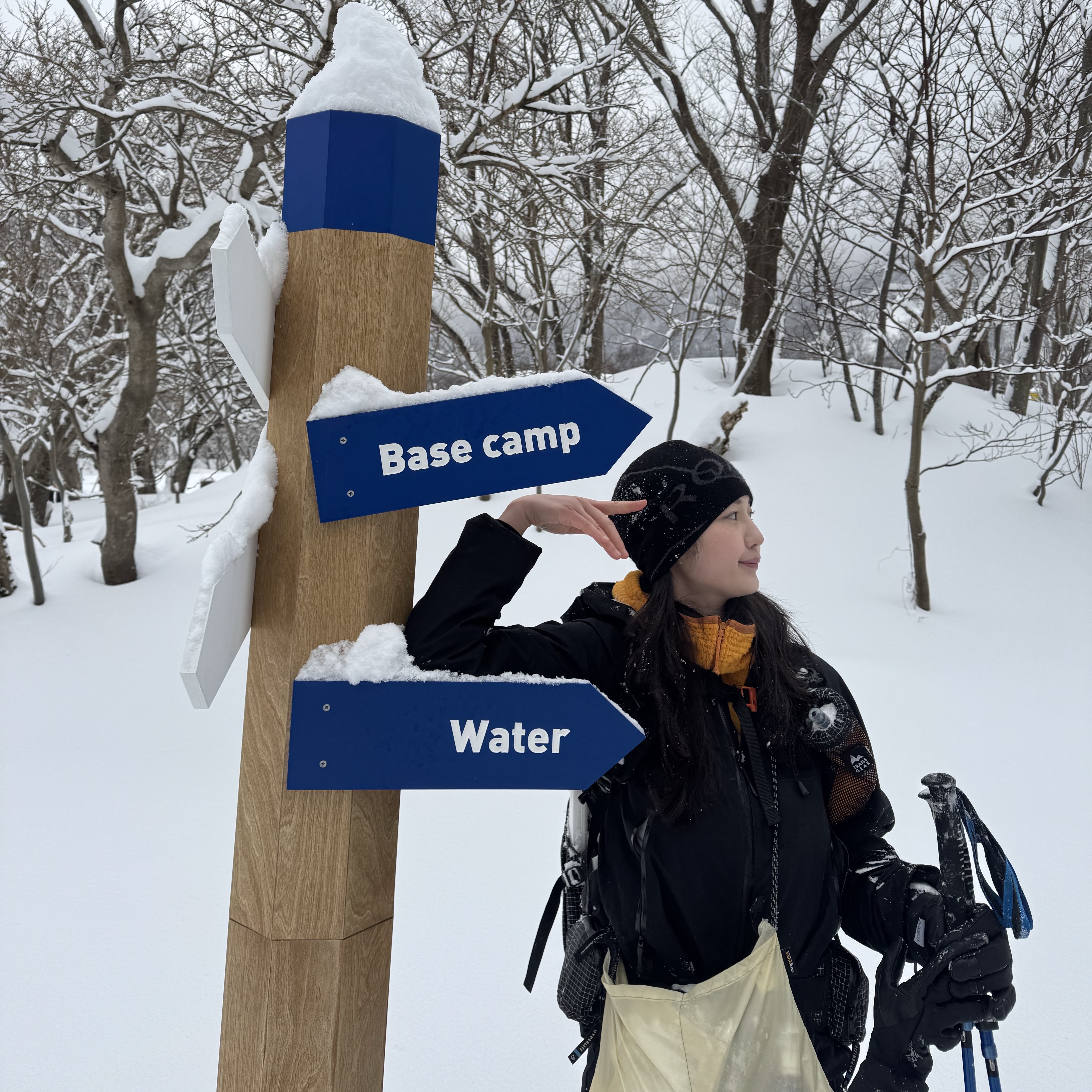 Roa Hiking Logo Beanie Black, Arc'teryx Beta Jacket Black 착용 스타일