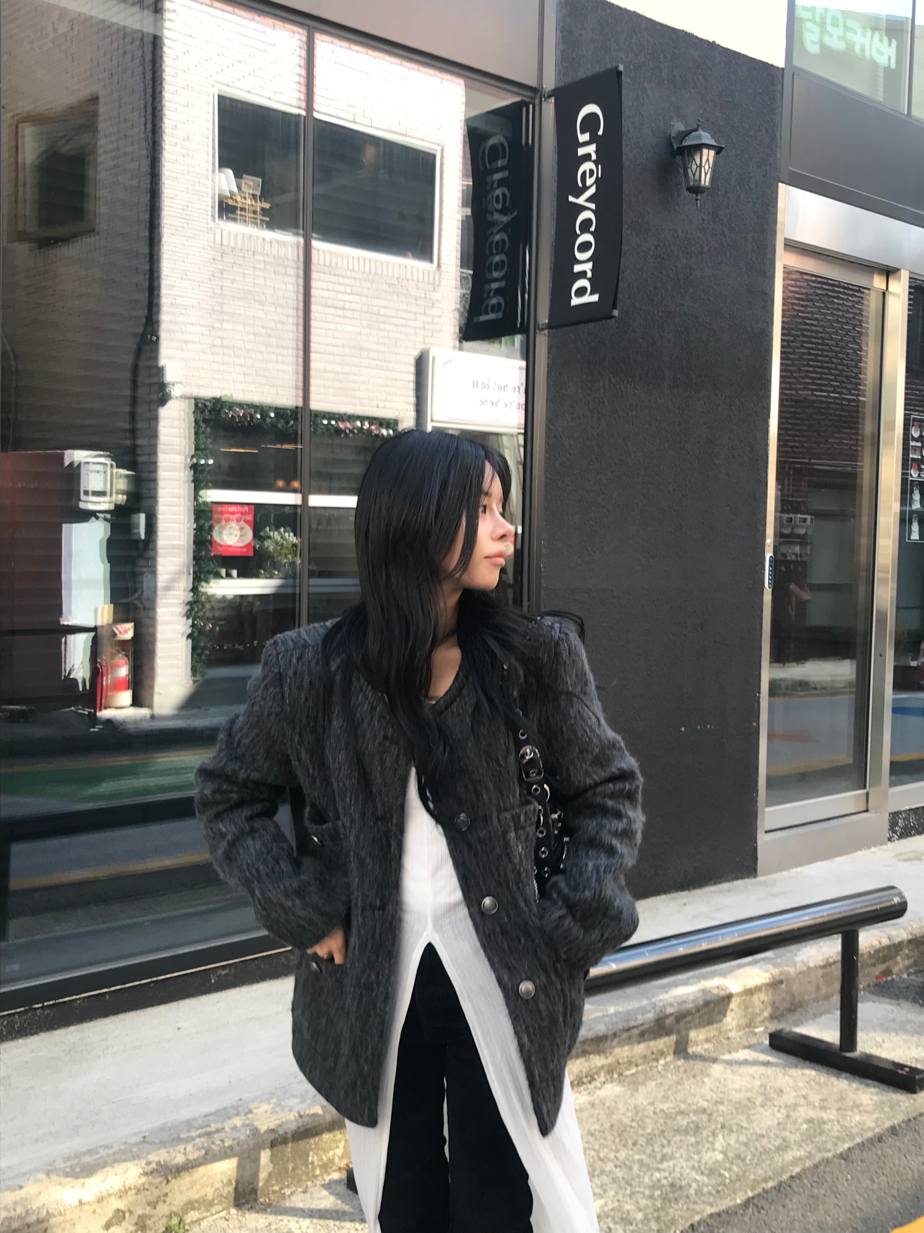 Balenciaga Arena Lambskin Le Cagole XS Shoulder Bag Black 착용 스타일 - 4