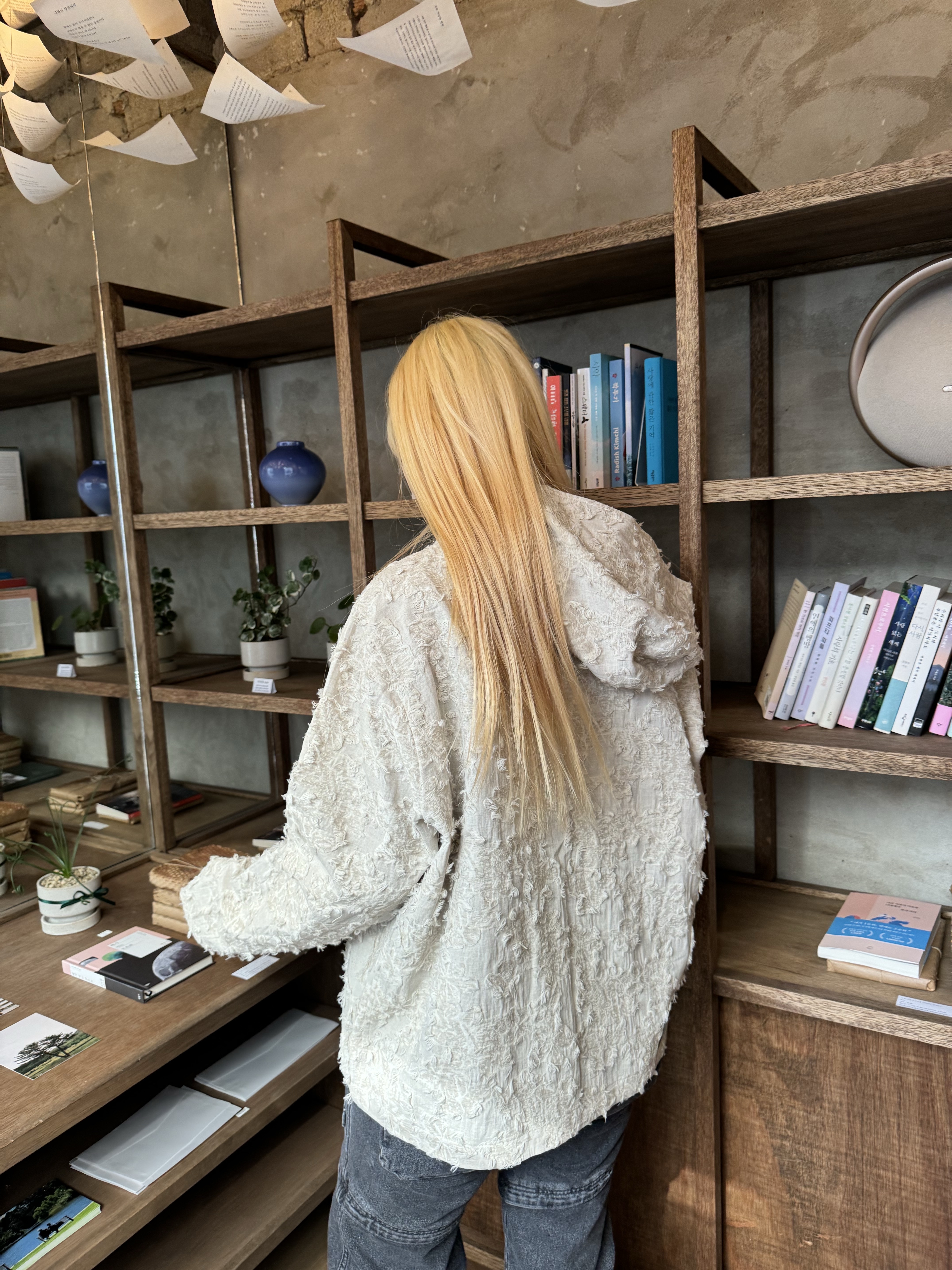 호노 리포트 후드 집업 화이트 샌드 착용 스타일 - 2