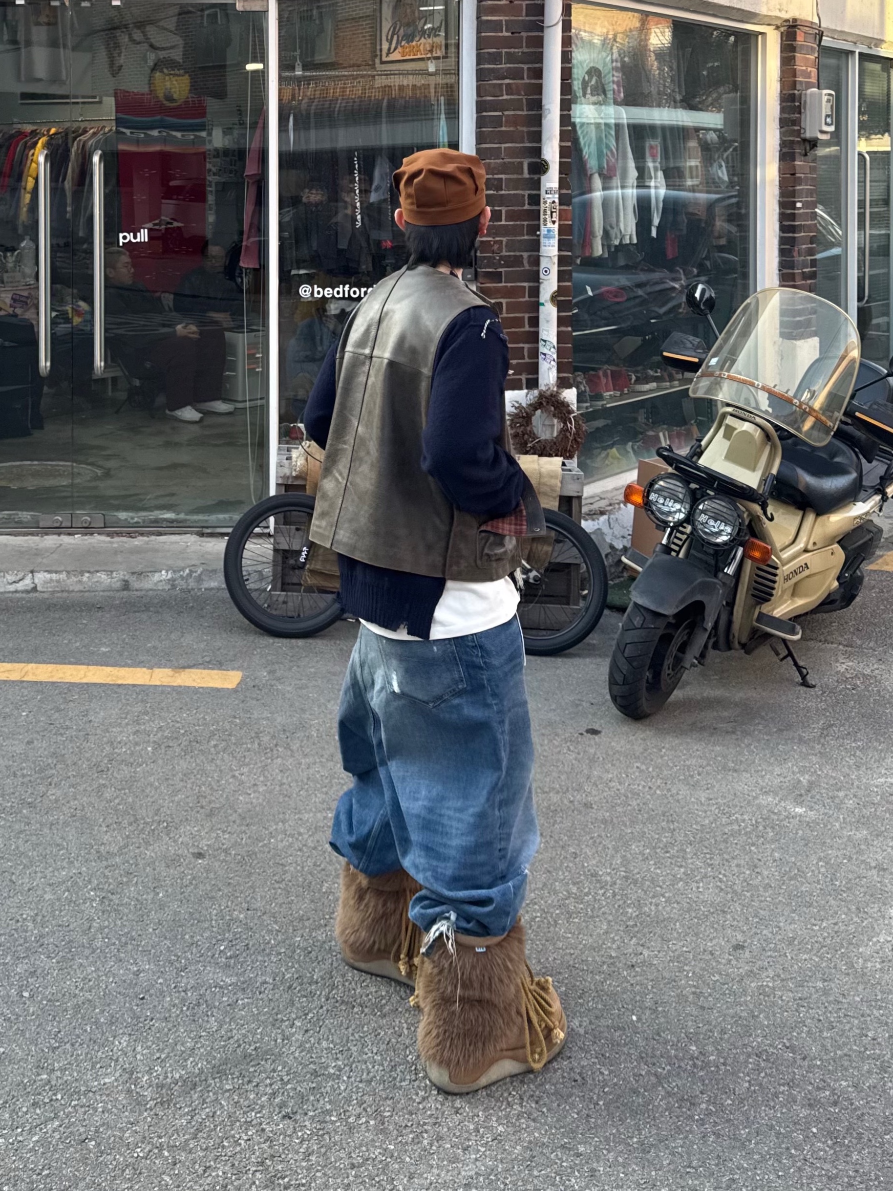 Human Made Duck Work Cap Brown, YIYAE Inside Out Leather Vest Brown 착용 스타일 - 6