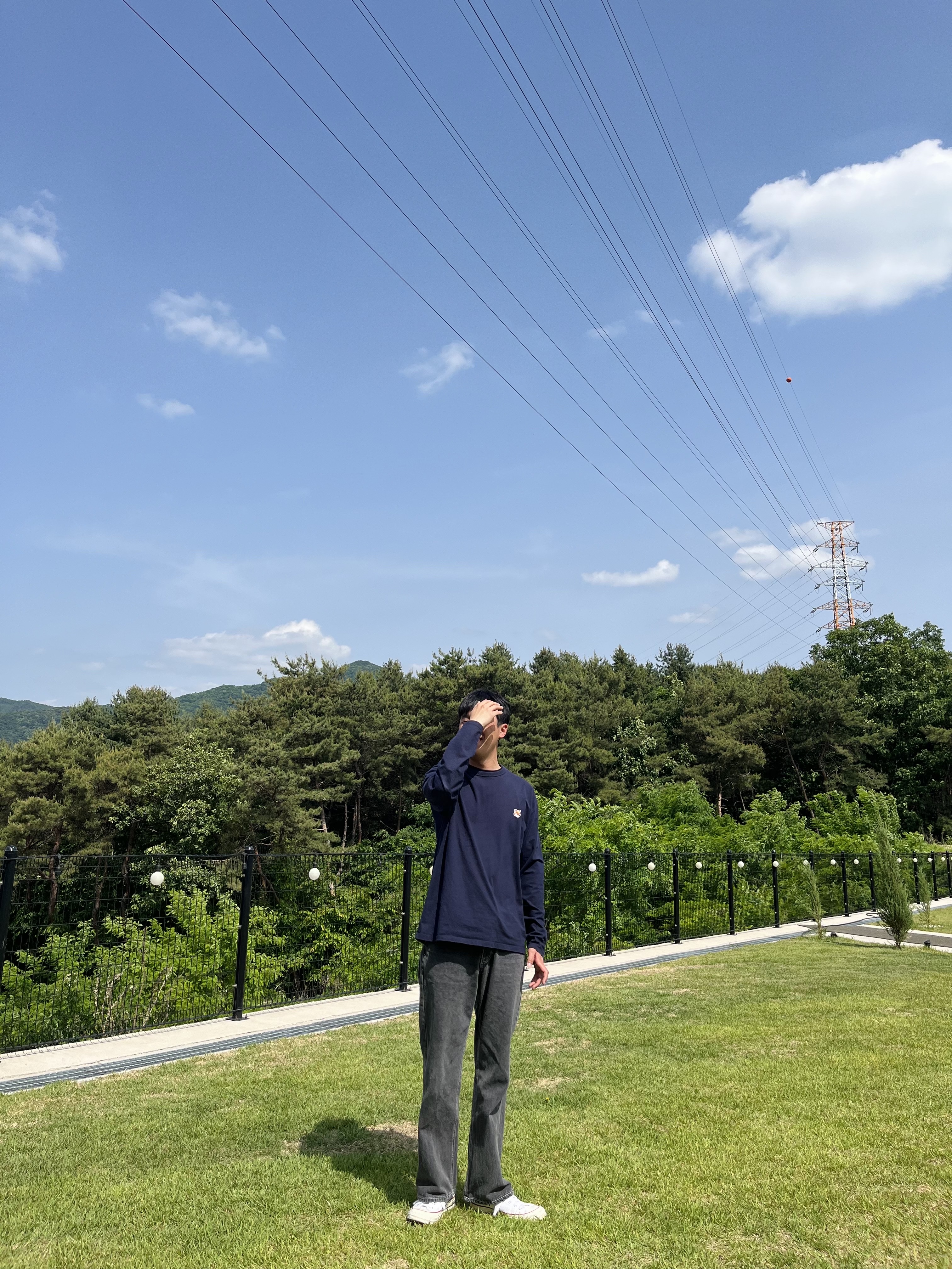Maison Kitsune Fox Head Patch Regular Long Sleeve T-Shirt Navy, Converse Chuck 70 Ox White - Standard 착용 스타일