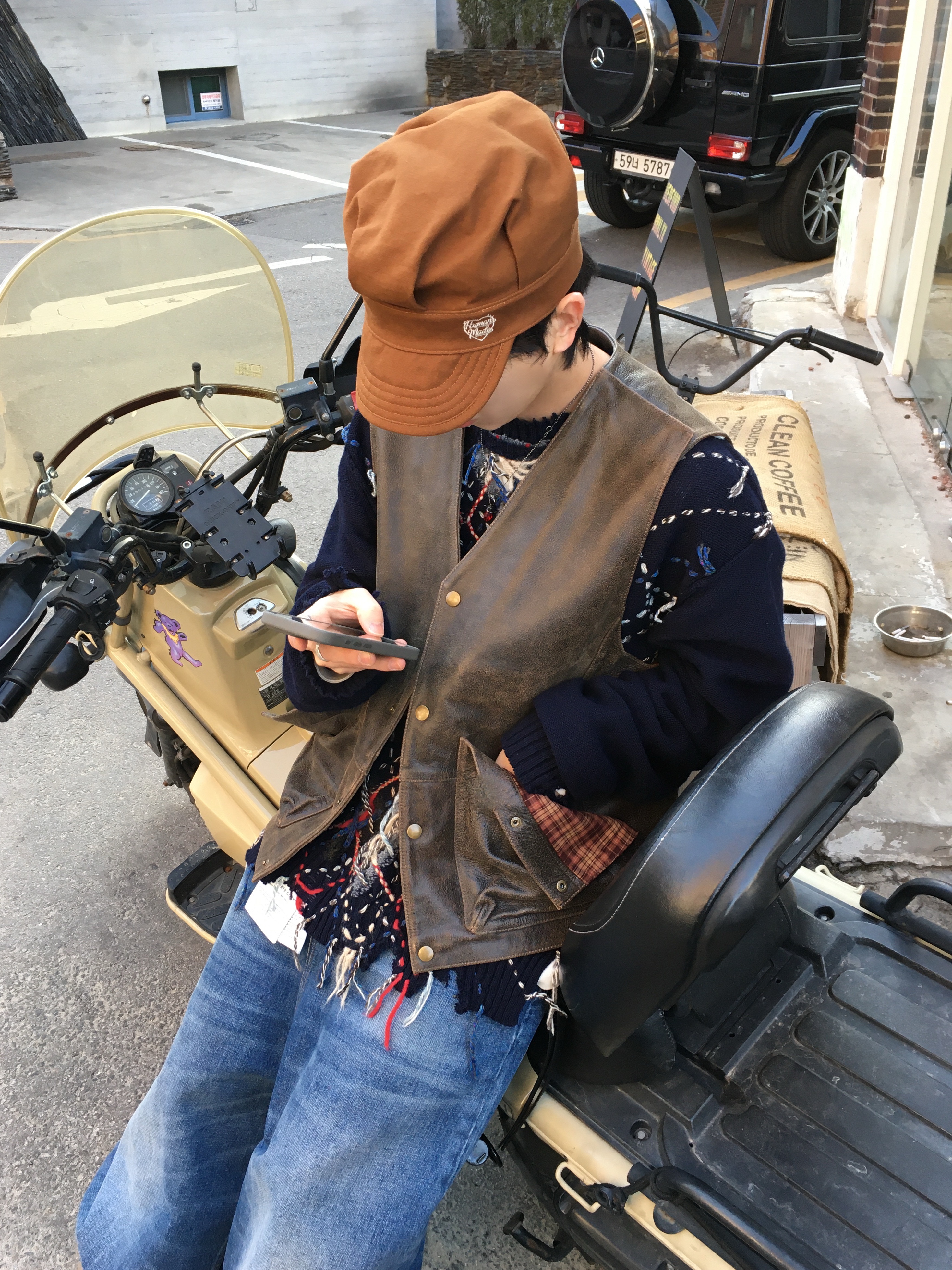 Human Made Duck Work Cap Brown, YIYAE Inside Out Leather Vest Brown 착용 스타일 - 1