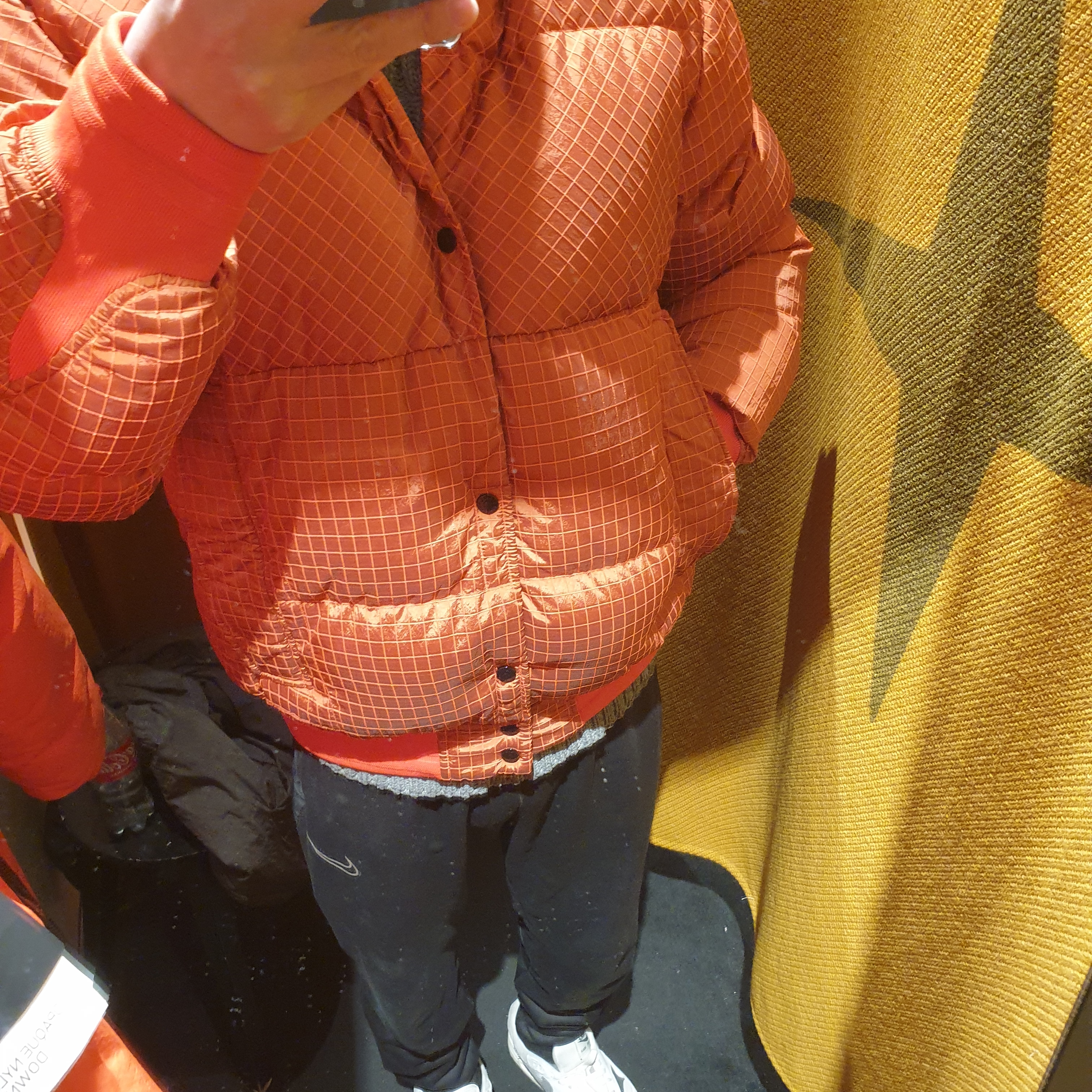 Stone Island 43232 Macro Ripstop Nylon Metal in Econyl Regenerated Nylon Down-TC Lobster Red - 23FW 착용 스타일 - 4