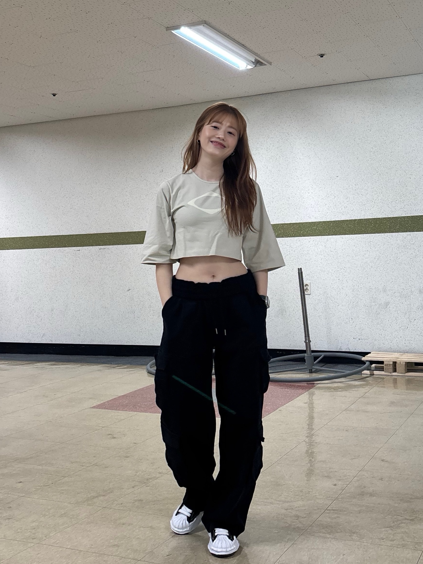 메종 미하라 야스히로 블레이키 OG 솔 캔버스 로우탑 스니커즈 블랙 화이트 착용 스타일 - 2