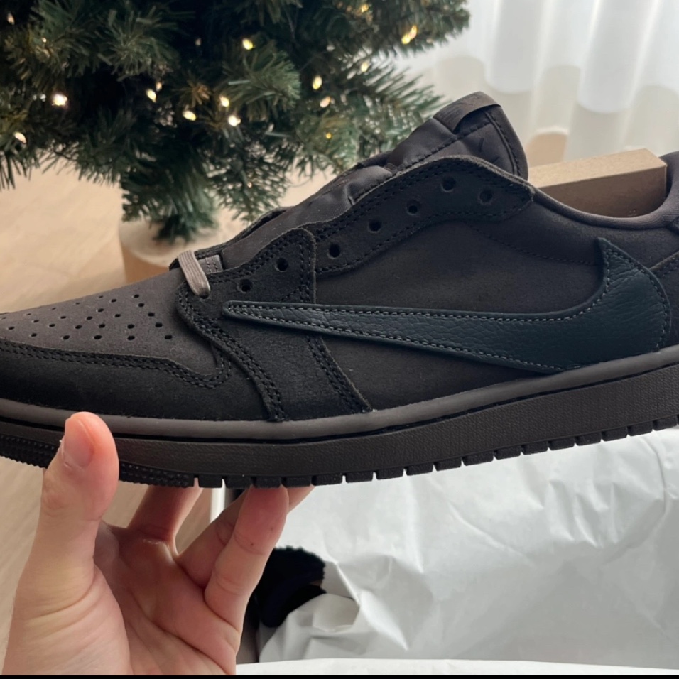 Jordan 1 x Travis Scott Retro Low OG SP Velvet Brown and Dark Mocha 착용 스타일