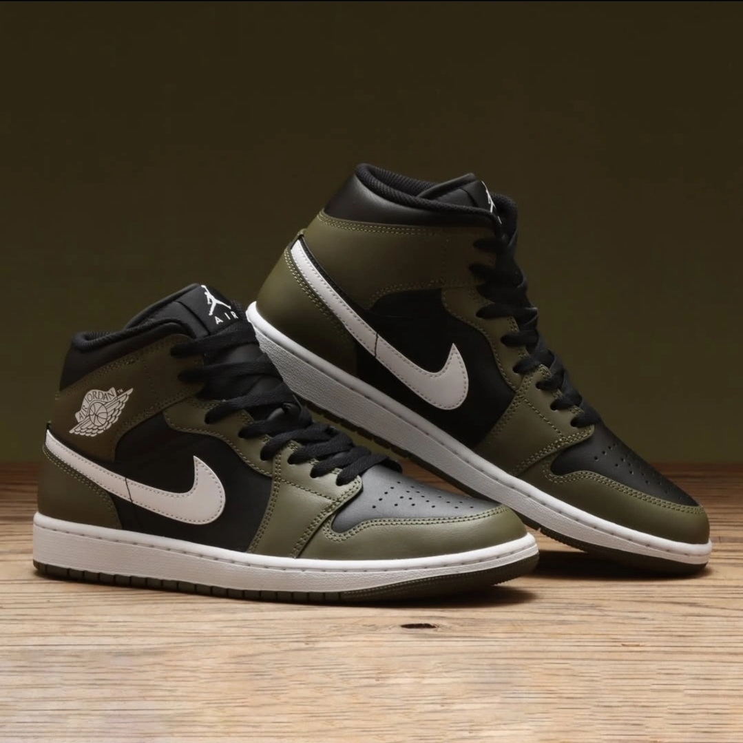 Jordan 1 Mid Black Medium Olive 착용 스타일 - 1