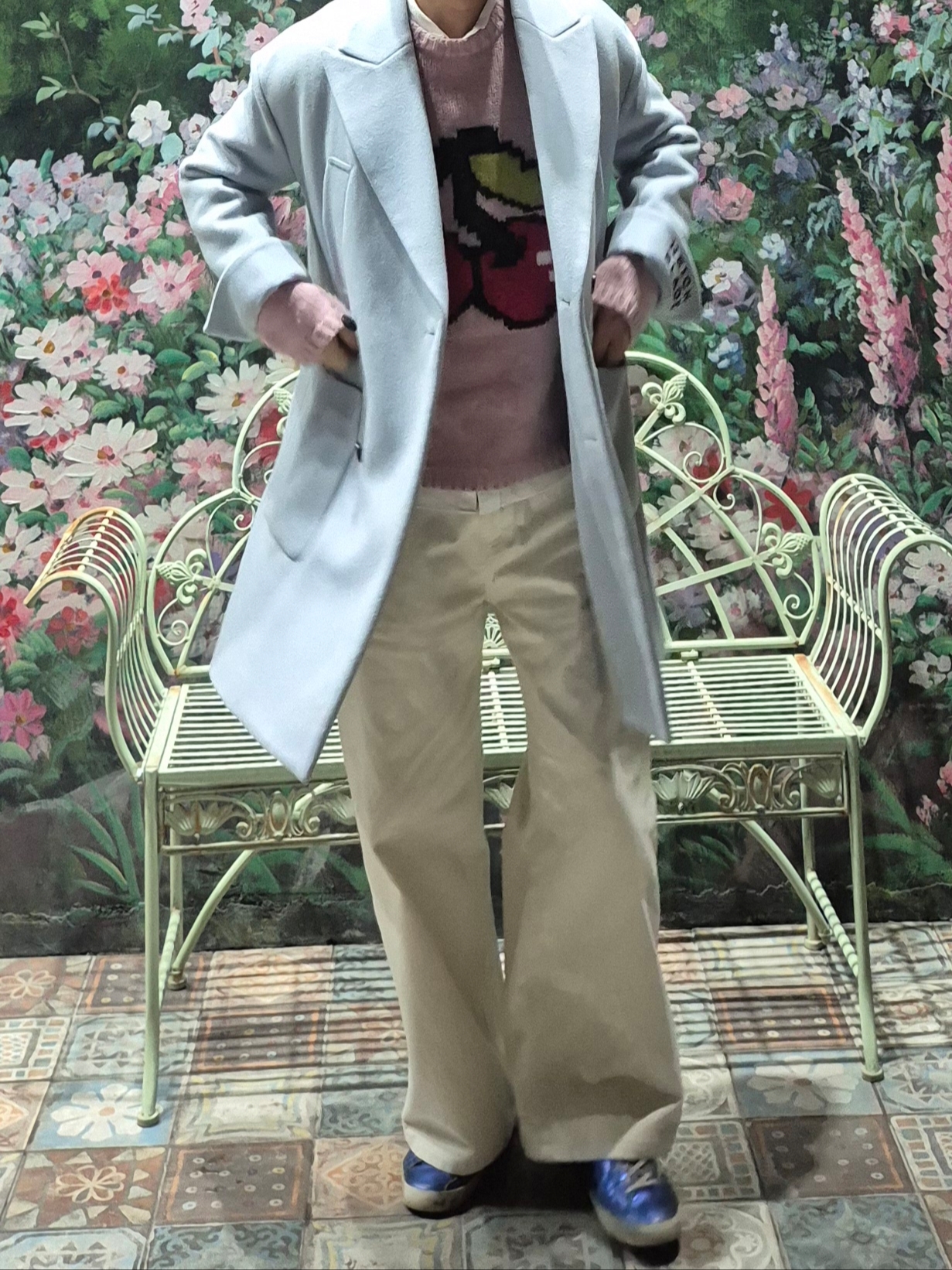 Our Legacy Sonar Roundneck Candyfloss Cherry Acrylic, Wrangler LOOSE STRAIGHT FIT Solid Denim Pants Ivory 착용 스타일 - 3
