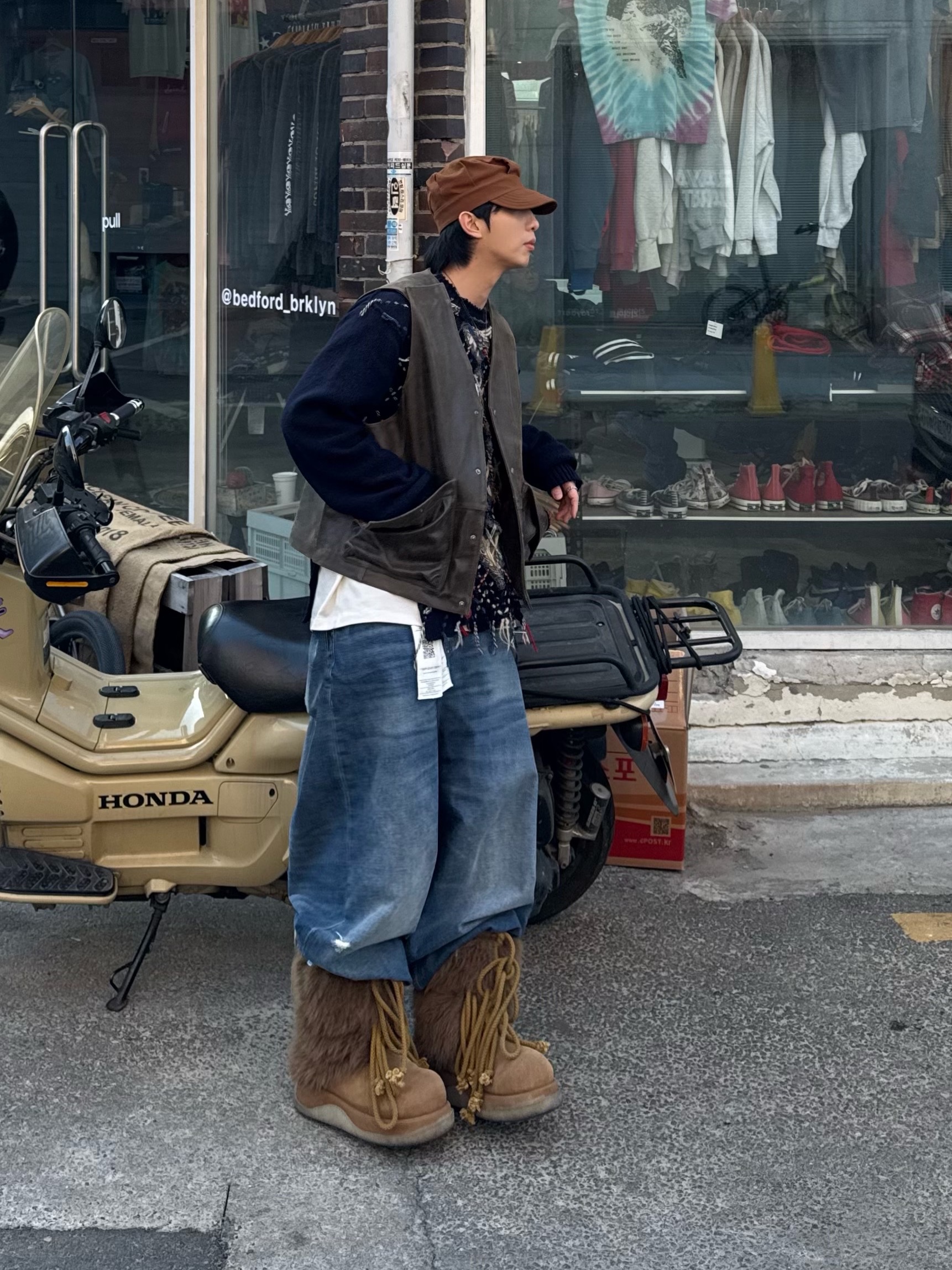 Human Made Duck Work Cap Brown, YIYAE Inside Out Leather Vest Brown 착용 스타일 - 2