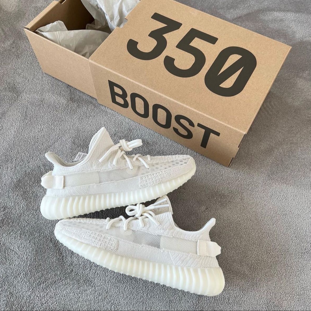 Adidas Yeezy Boost 350 V2 Bone 착용 스타일